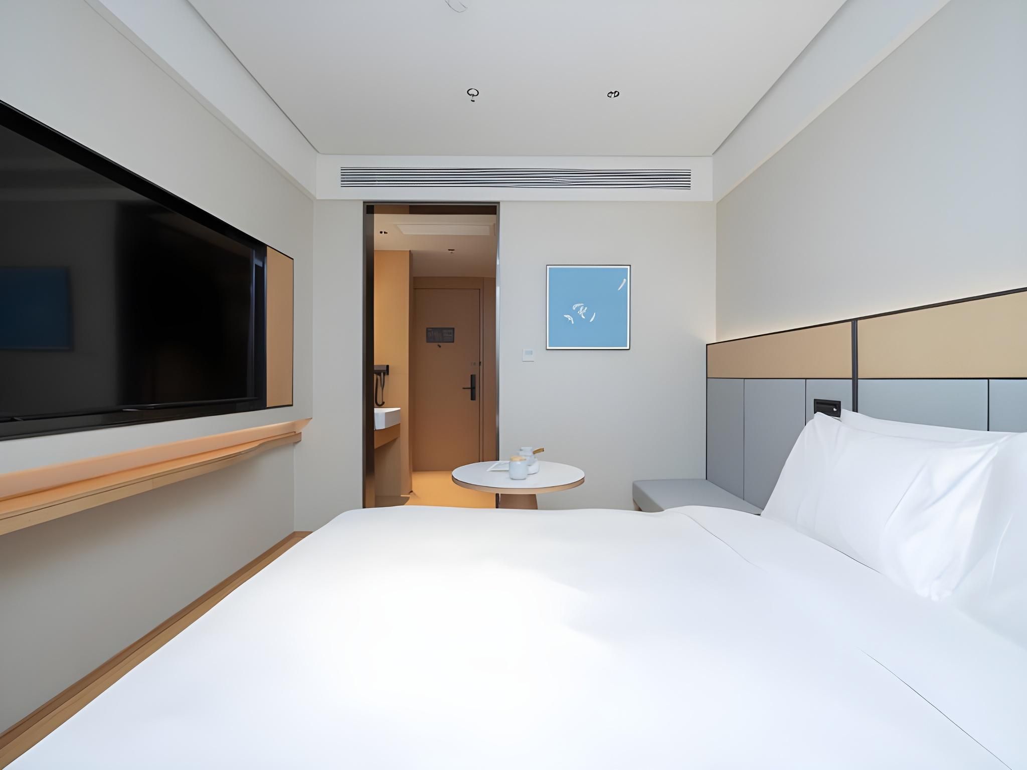 Huazhu - Room With Bed