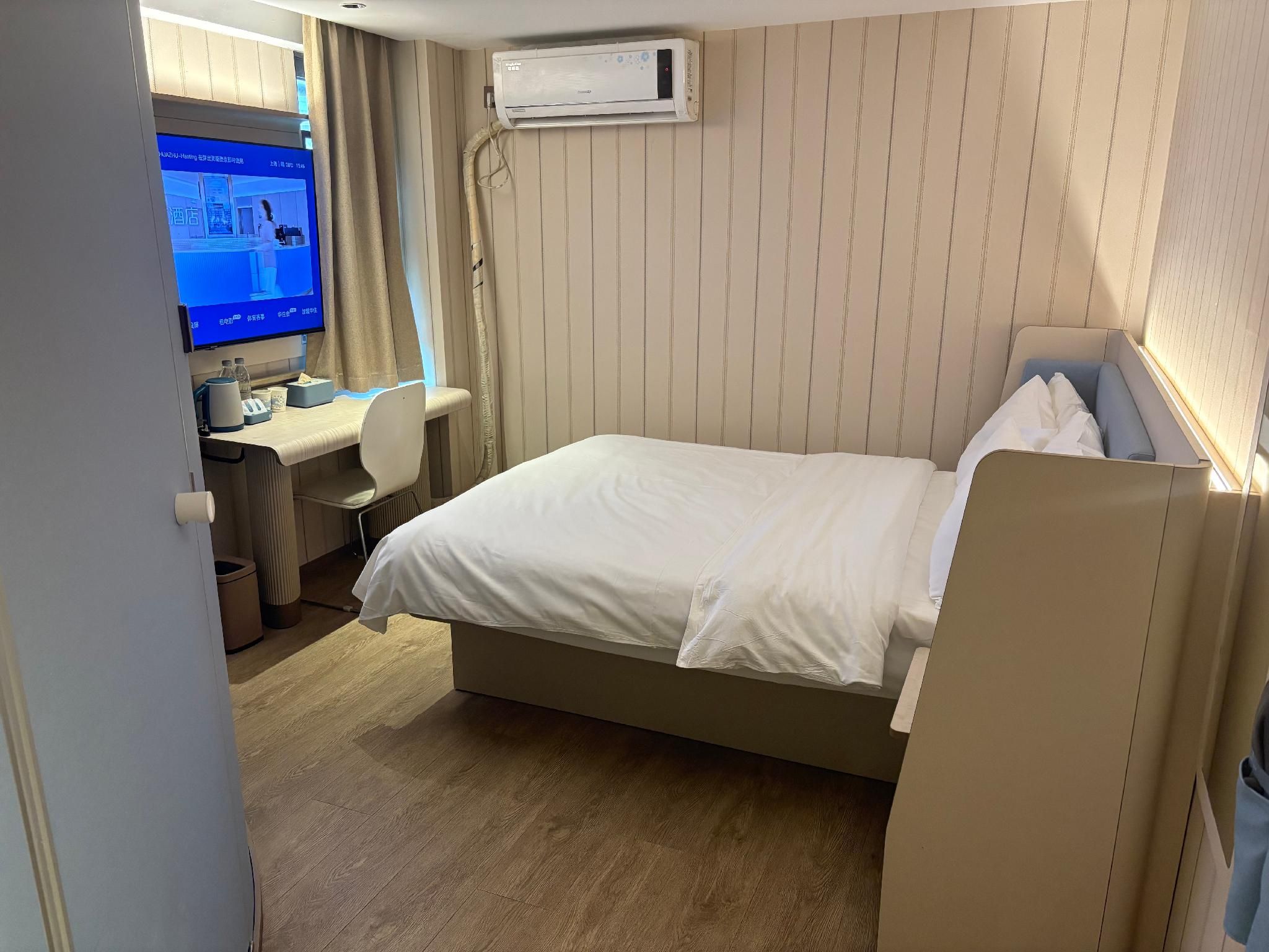 Queen Room A