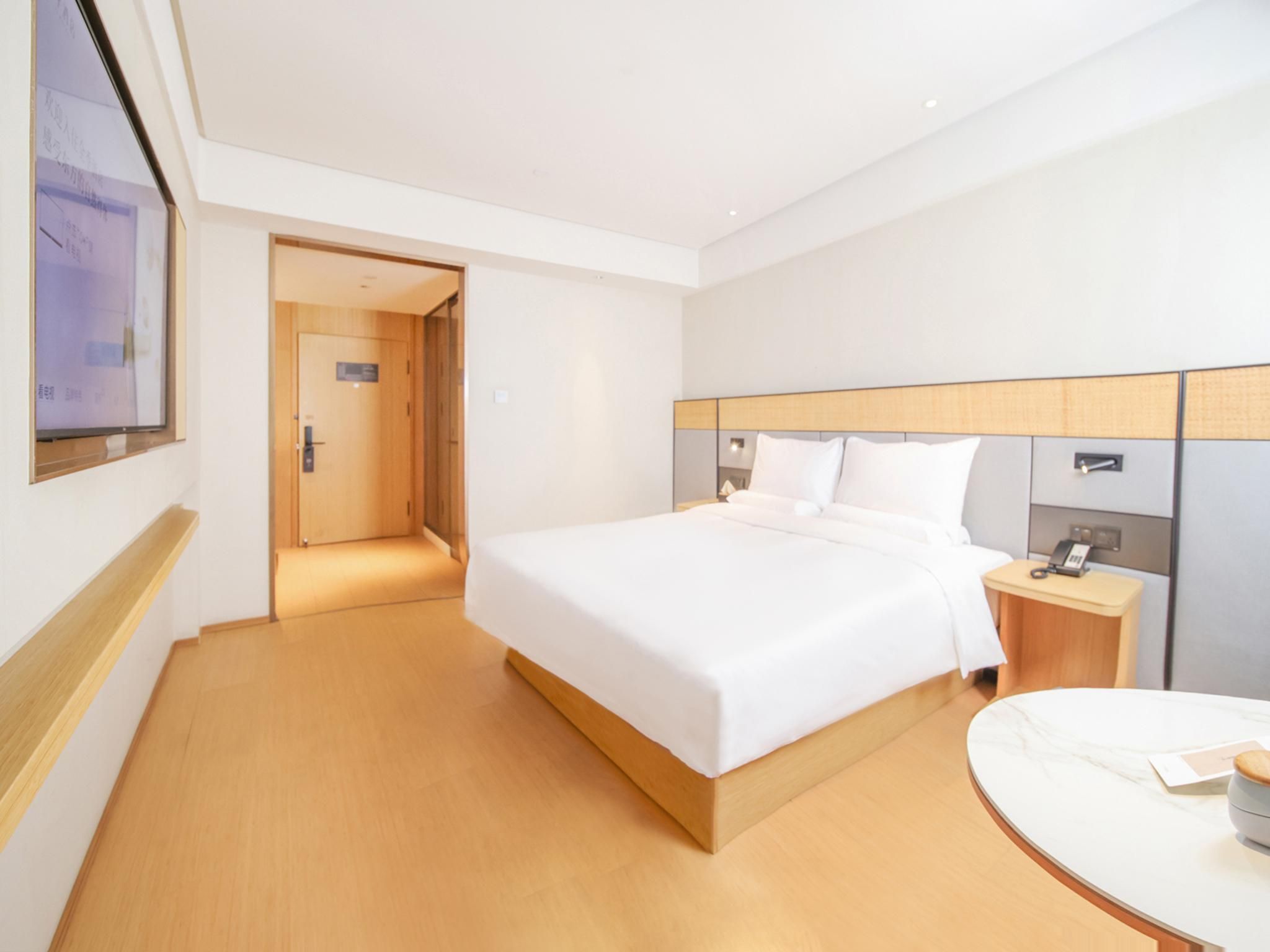 Queen Superior Room