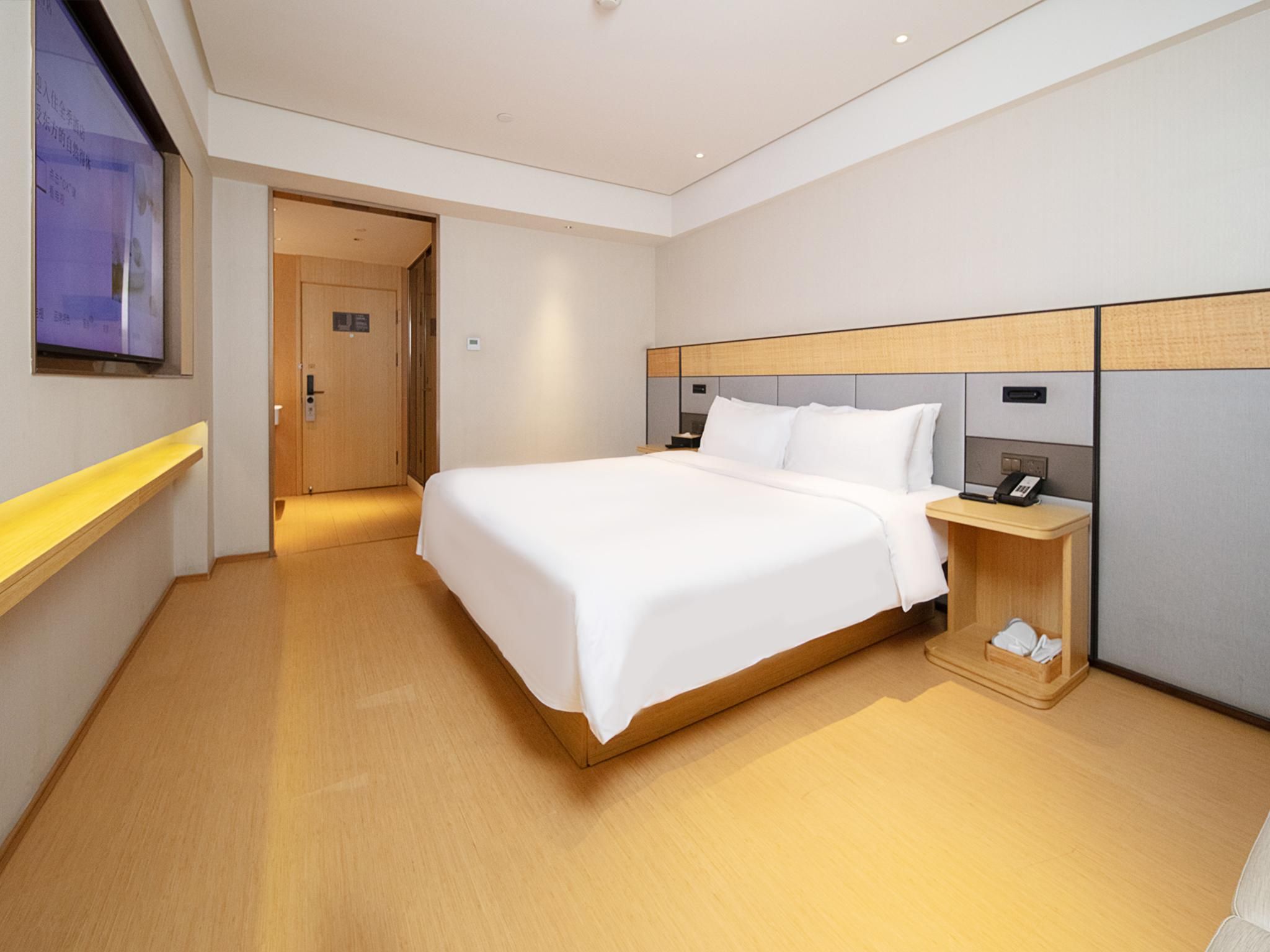 Queen Superior Room