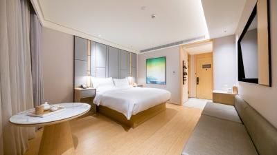 Business Queen Bed Room