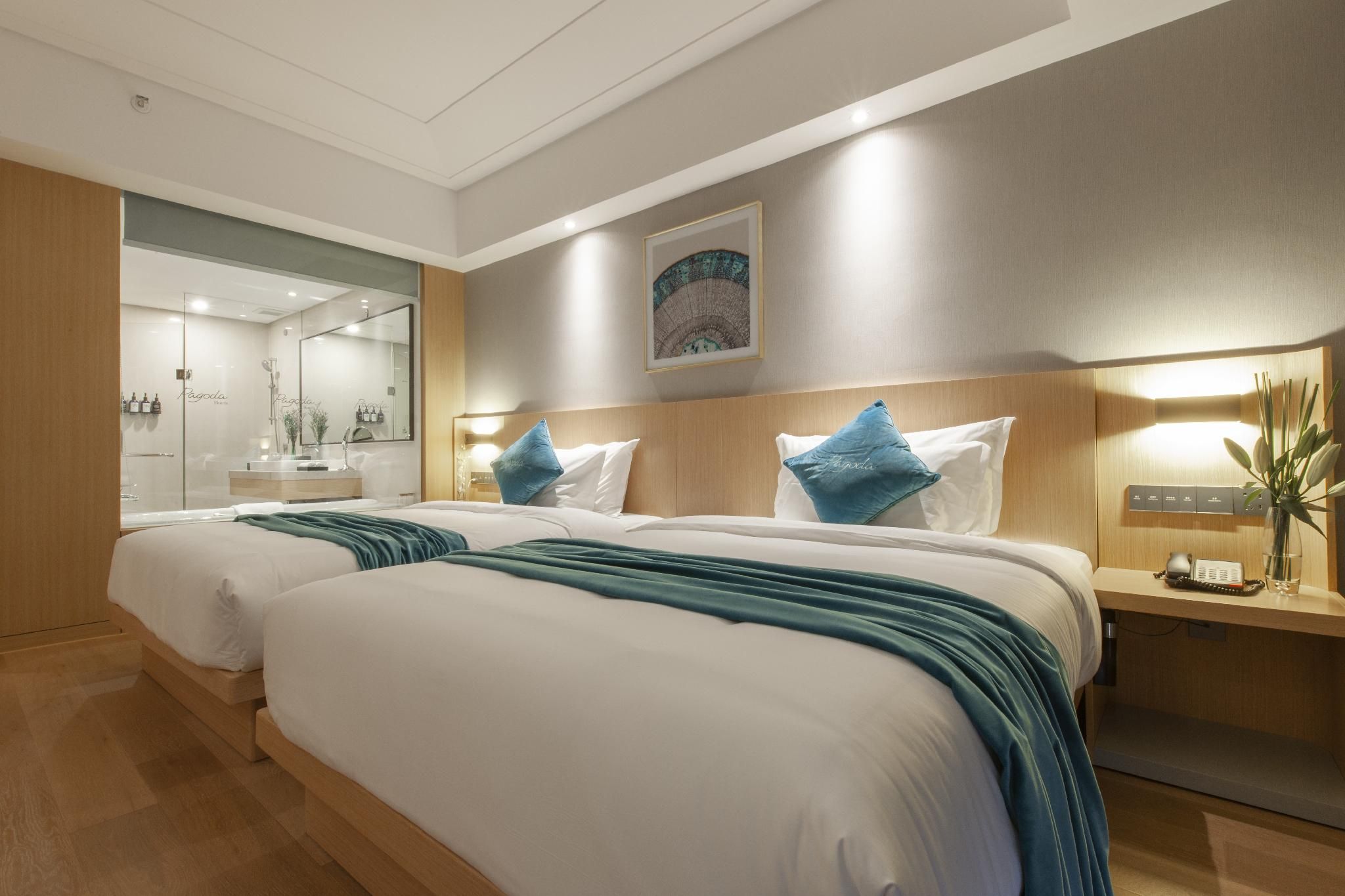 Four Seasons Room Two Twins