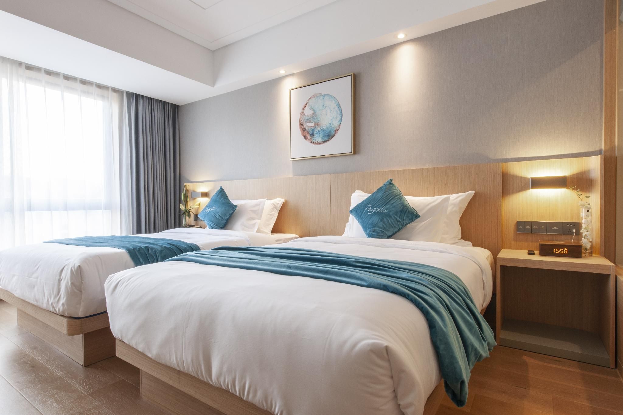 Four Seasons Room Two Twins