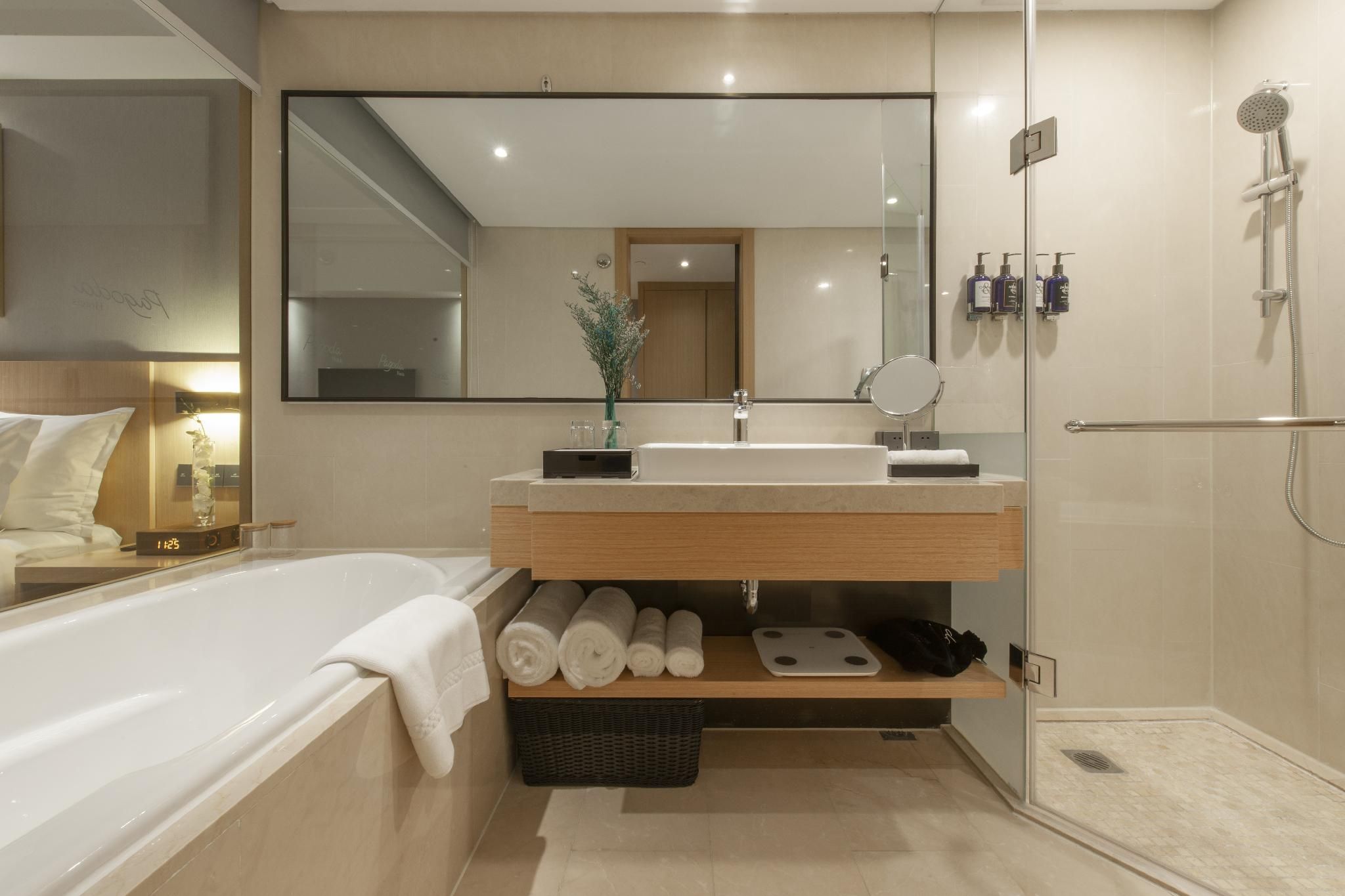 Four Seasons Room Two Twins