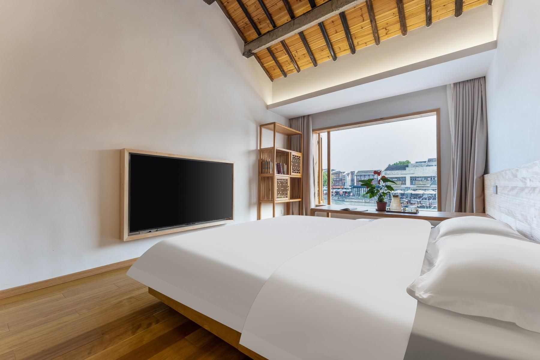 Tatami Queen Room