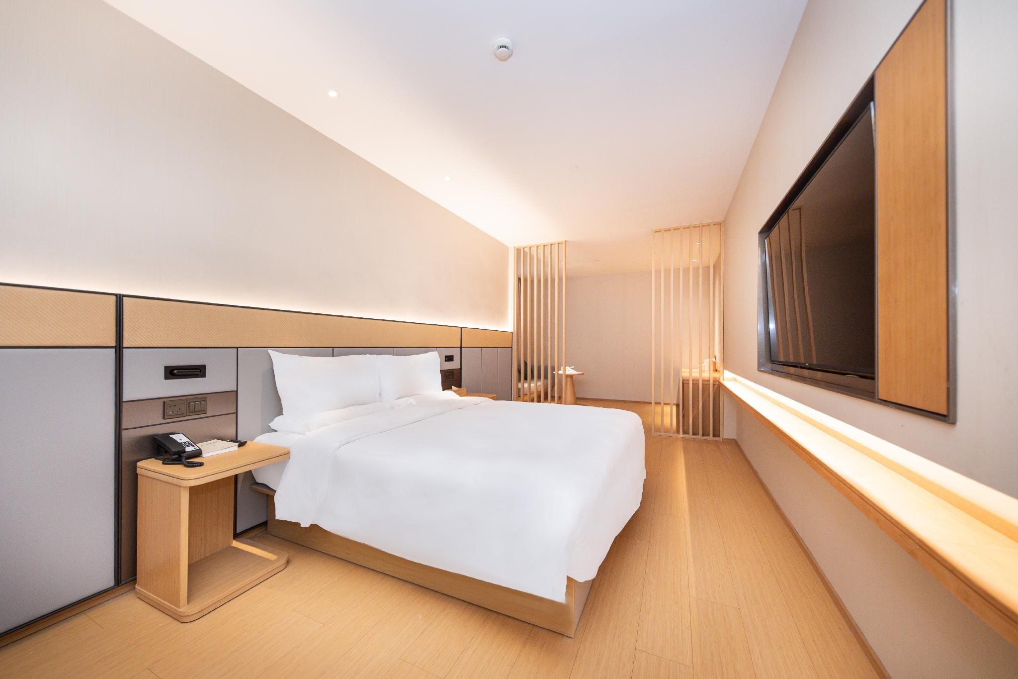Huazhu - Deluxe Bed Room