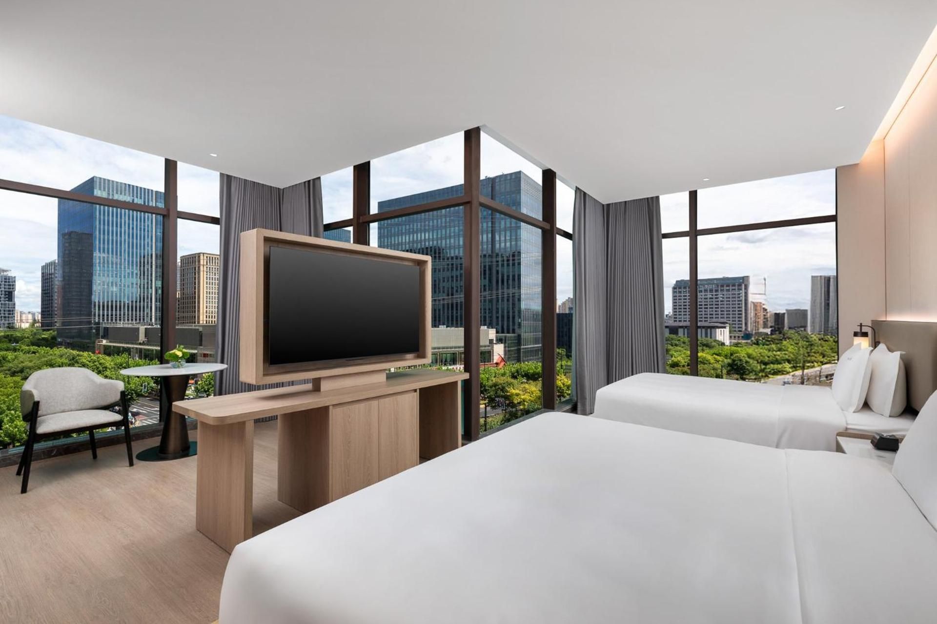 2 Queen Suite