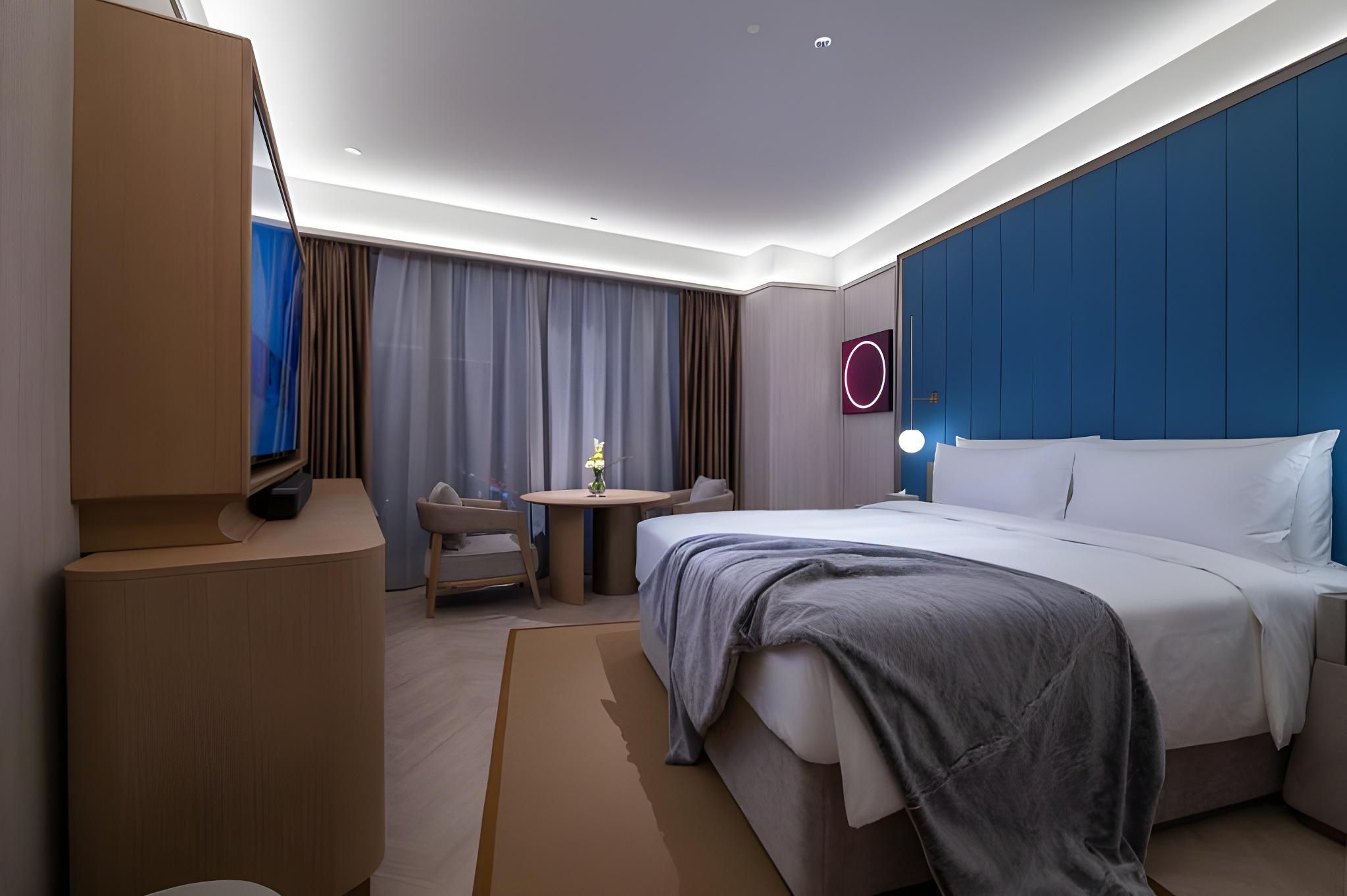 Business Queen Bed Room