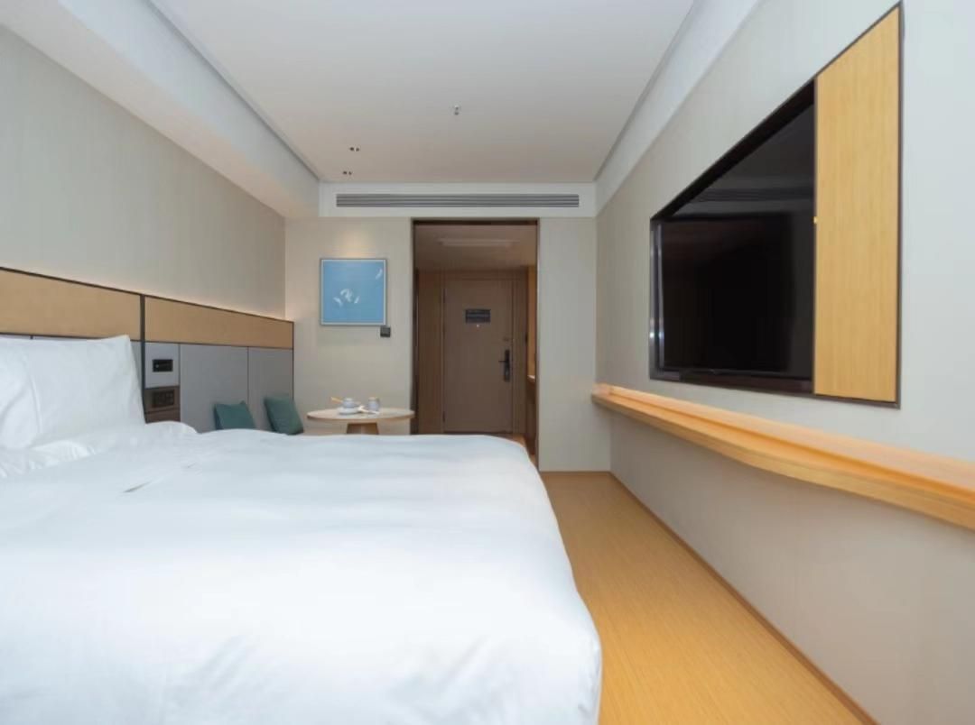 Business Queen Bed Room