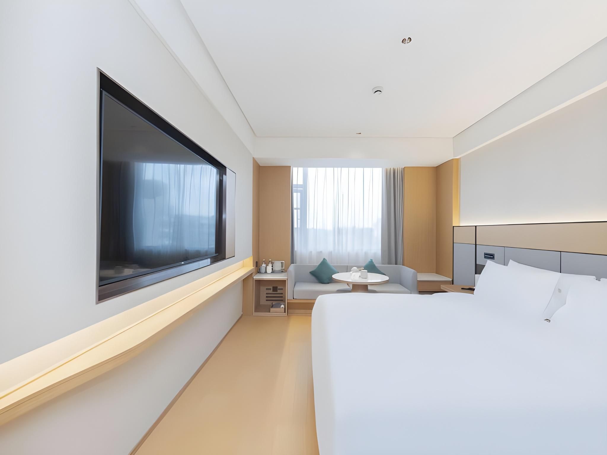 Huazhu - Room With Bed