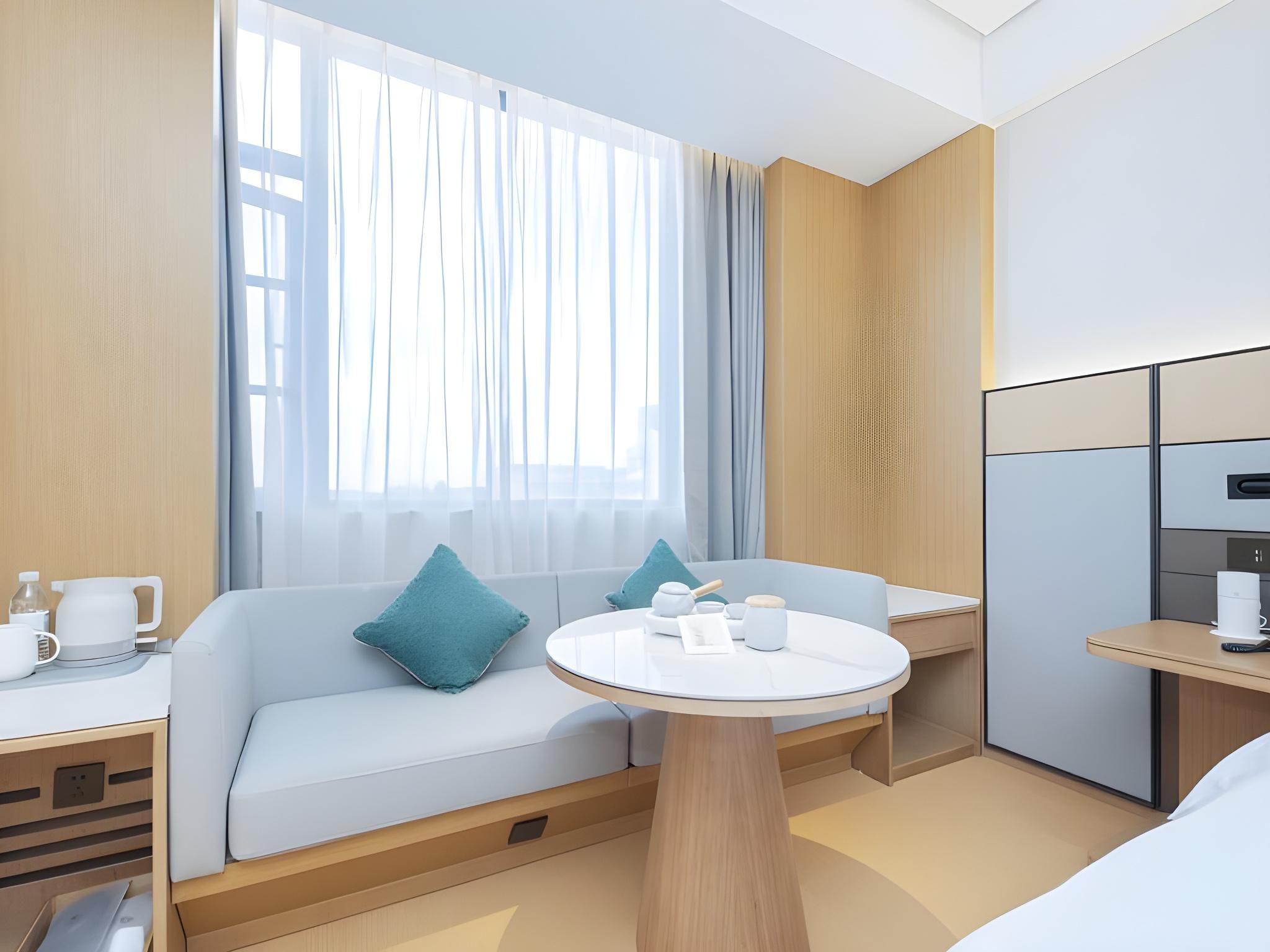 Huazhu - Room With Bed