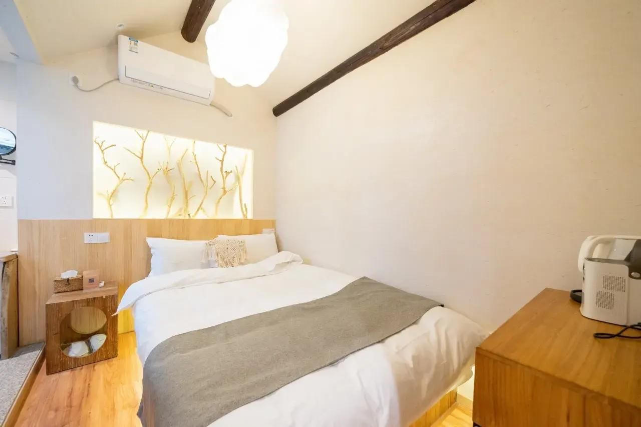 Huazhu - Room With Bed