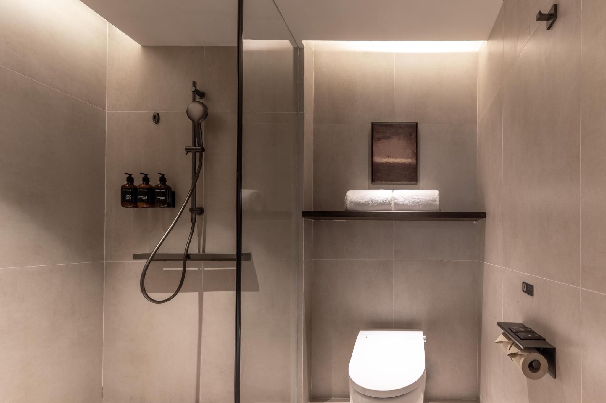 Atour Hotel Shanghai Xujiahui Stadium Atour - Sleepy Executive 1 Bed Room with City View 2