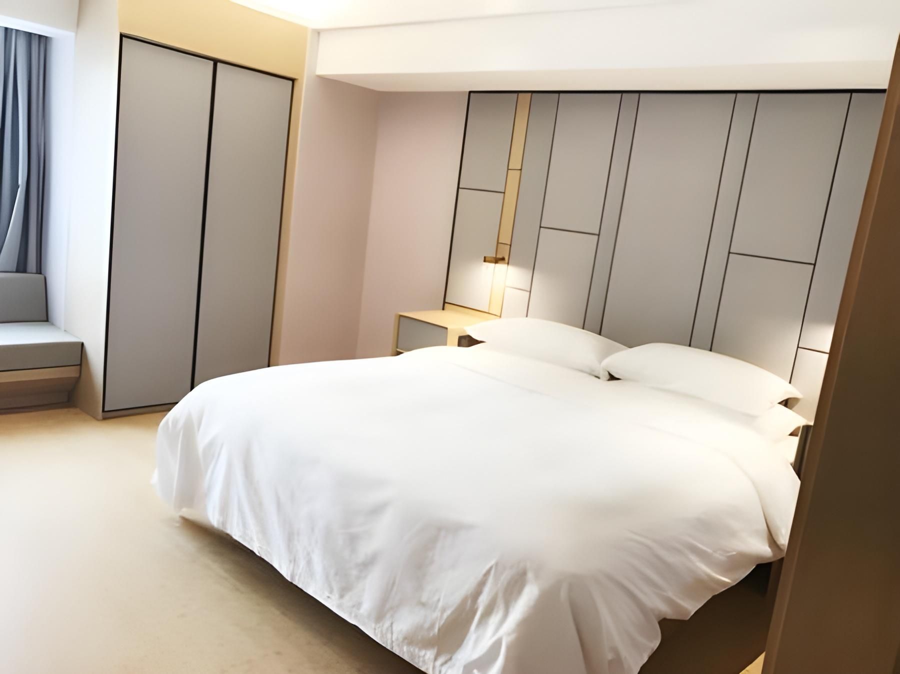 Huazhu - Deluxe Bed Room