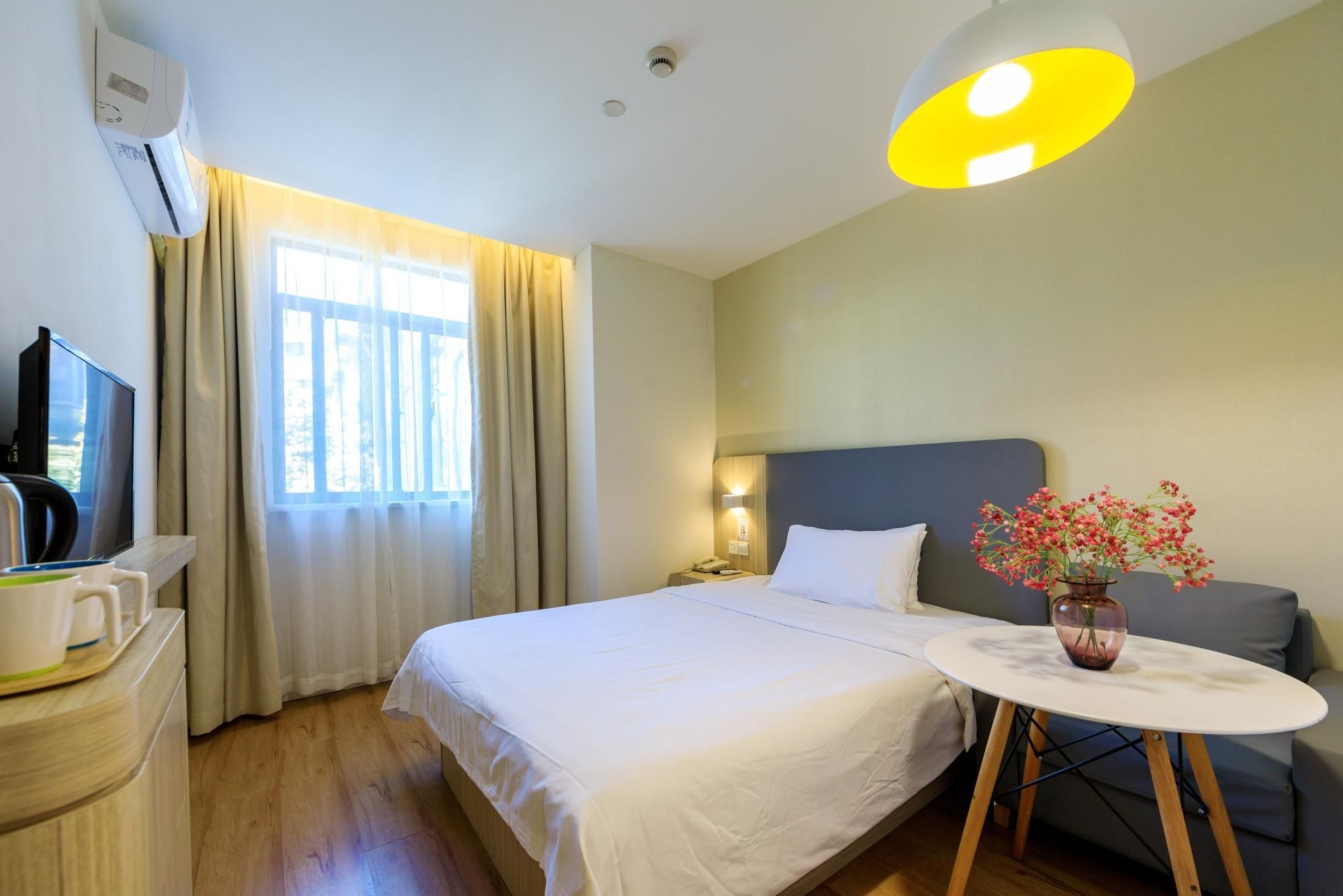 Hotel Queen Room