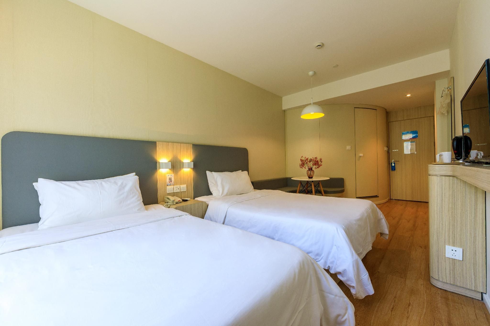 Huazhu - Business Twin Room