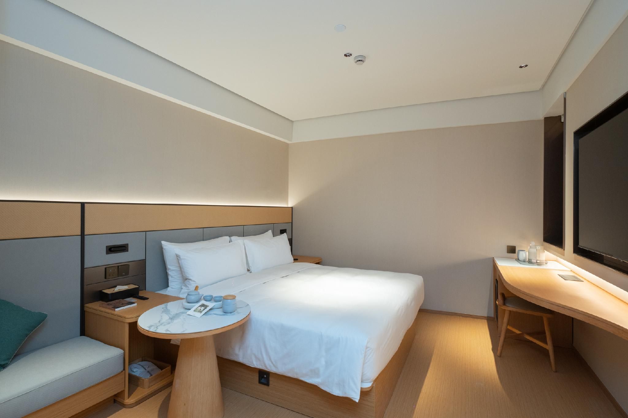 Hotel Queen Room