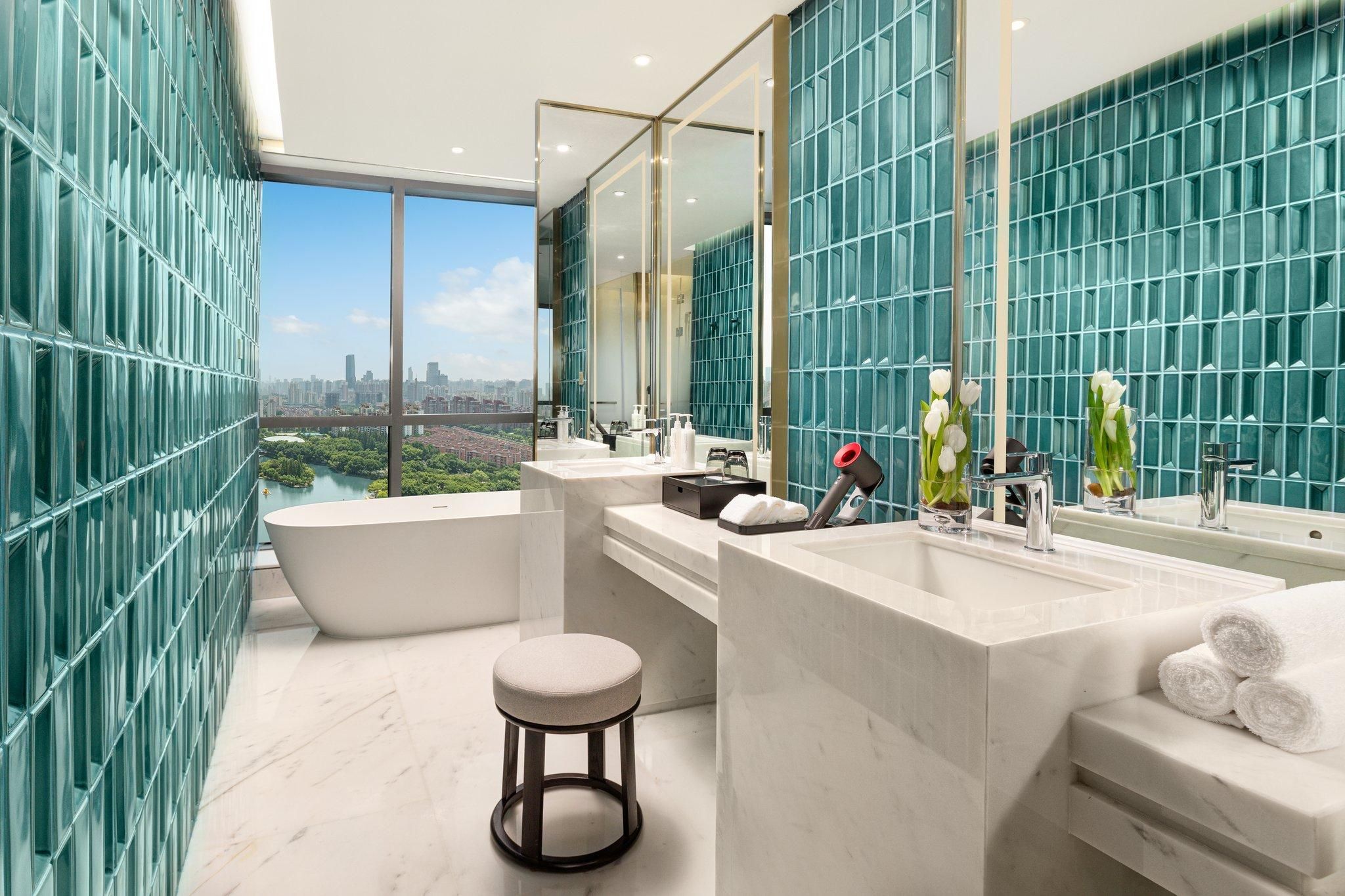 One-Bedroom Suite Lounge Access
