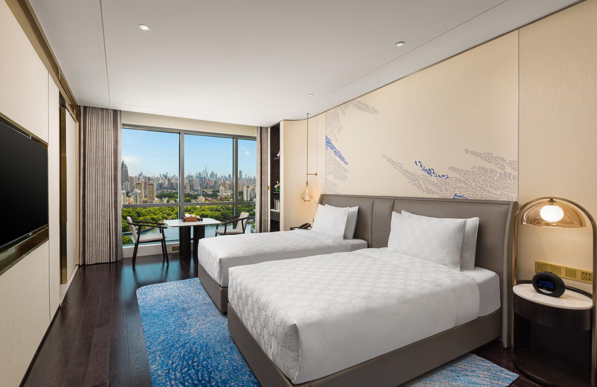2 Twin Premium Lounge Access