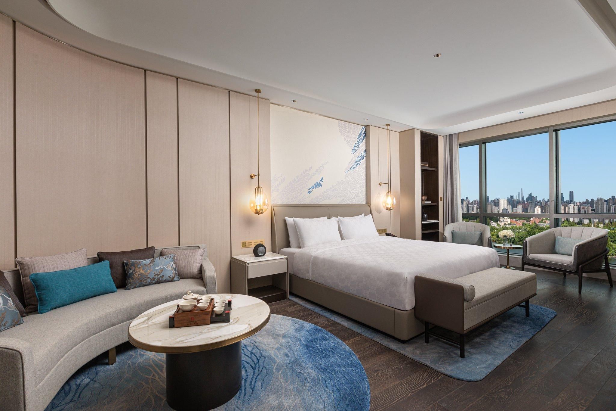 1 Bedroom Suite Dining Kitchenette Lounge Access
