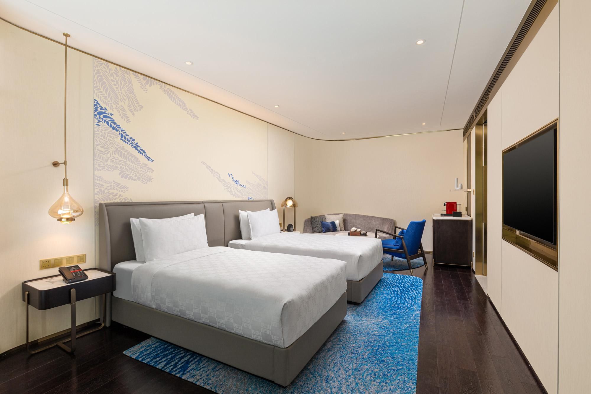2 Twin Premium Lounge Access