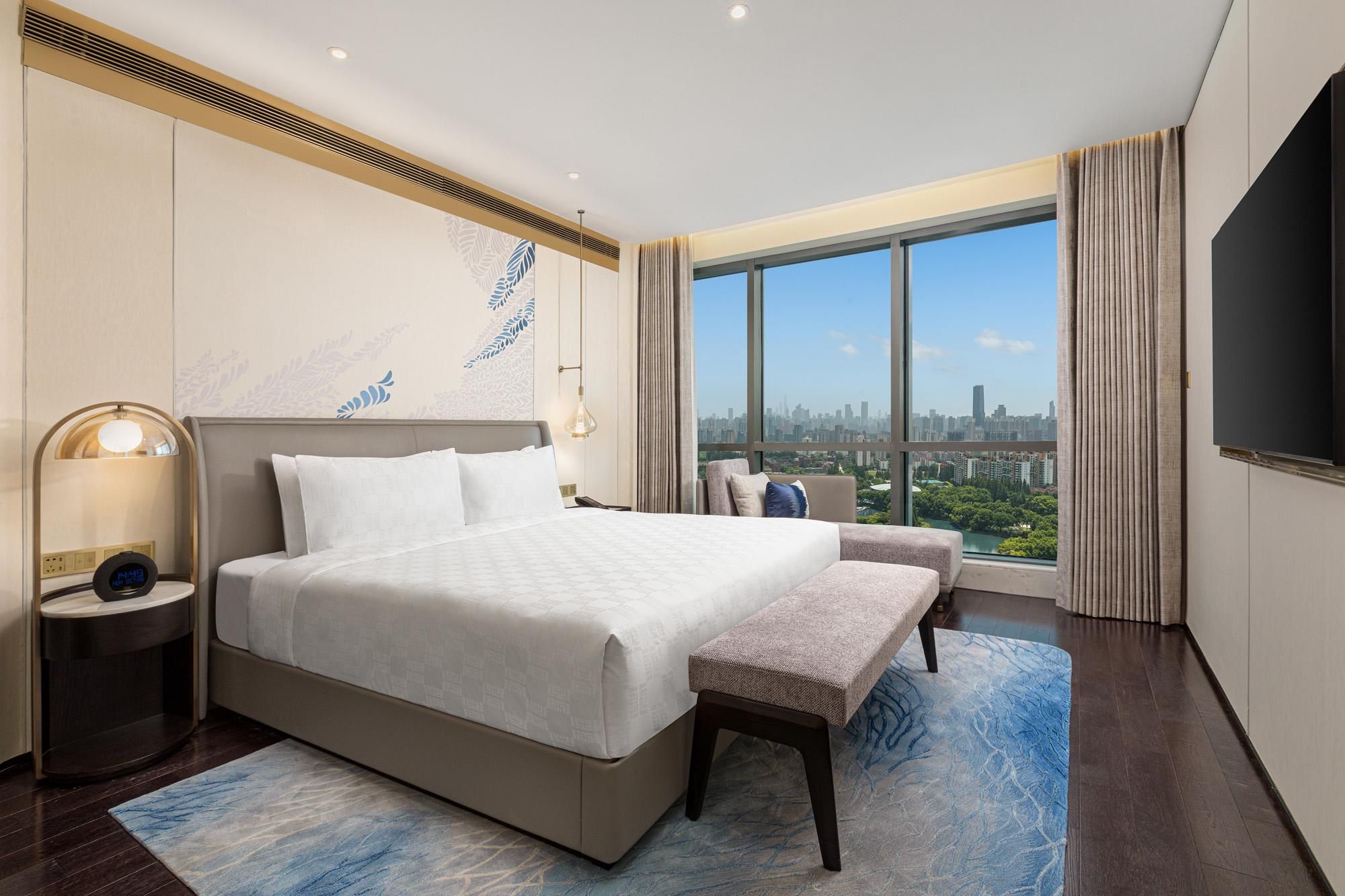 1 Bedroom Suite Dining Area Lounge Access