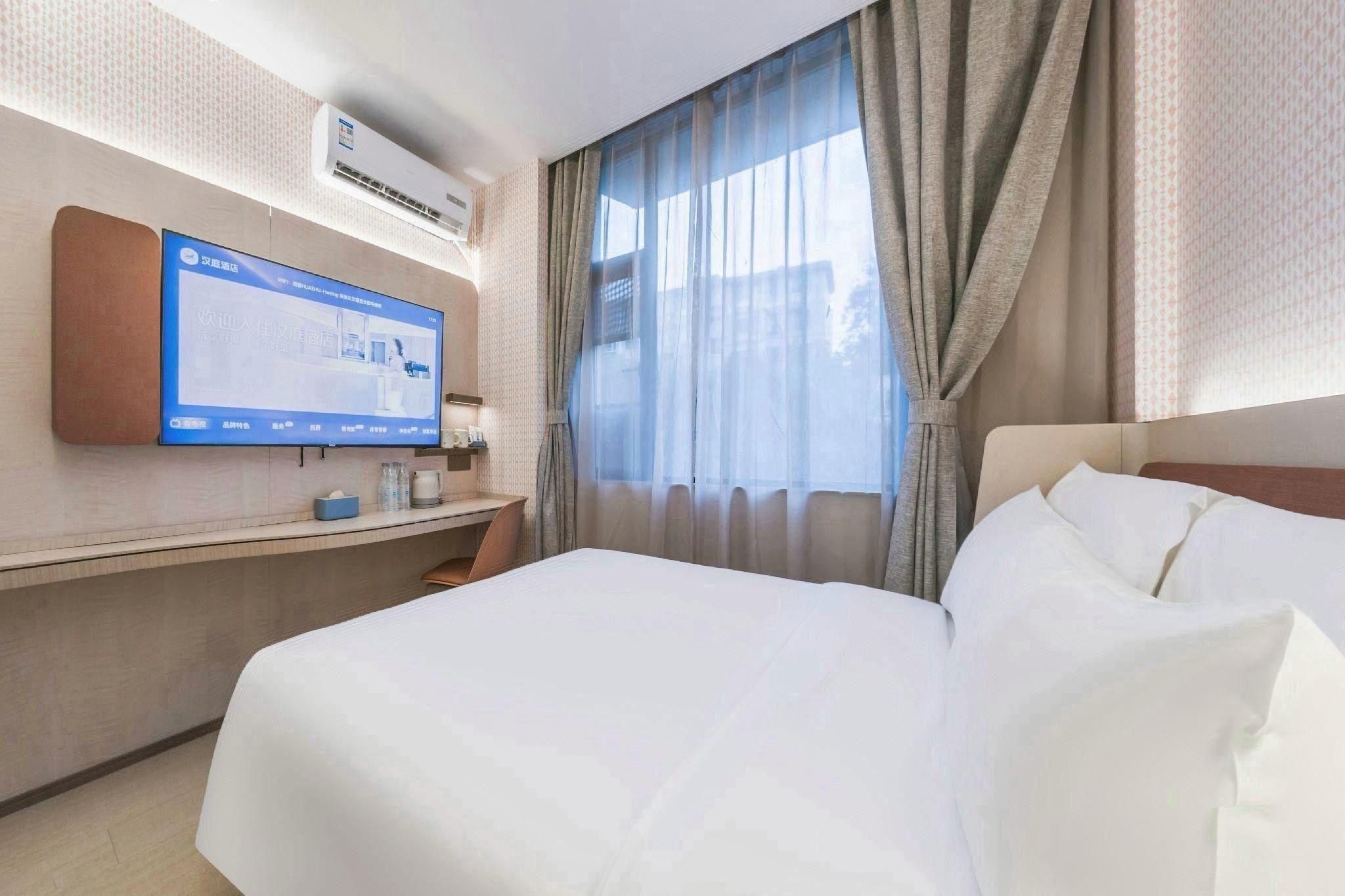 Hotel Queen Room