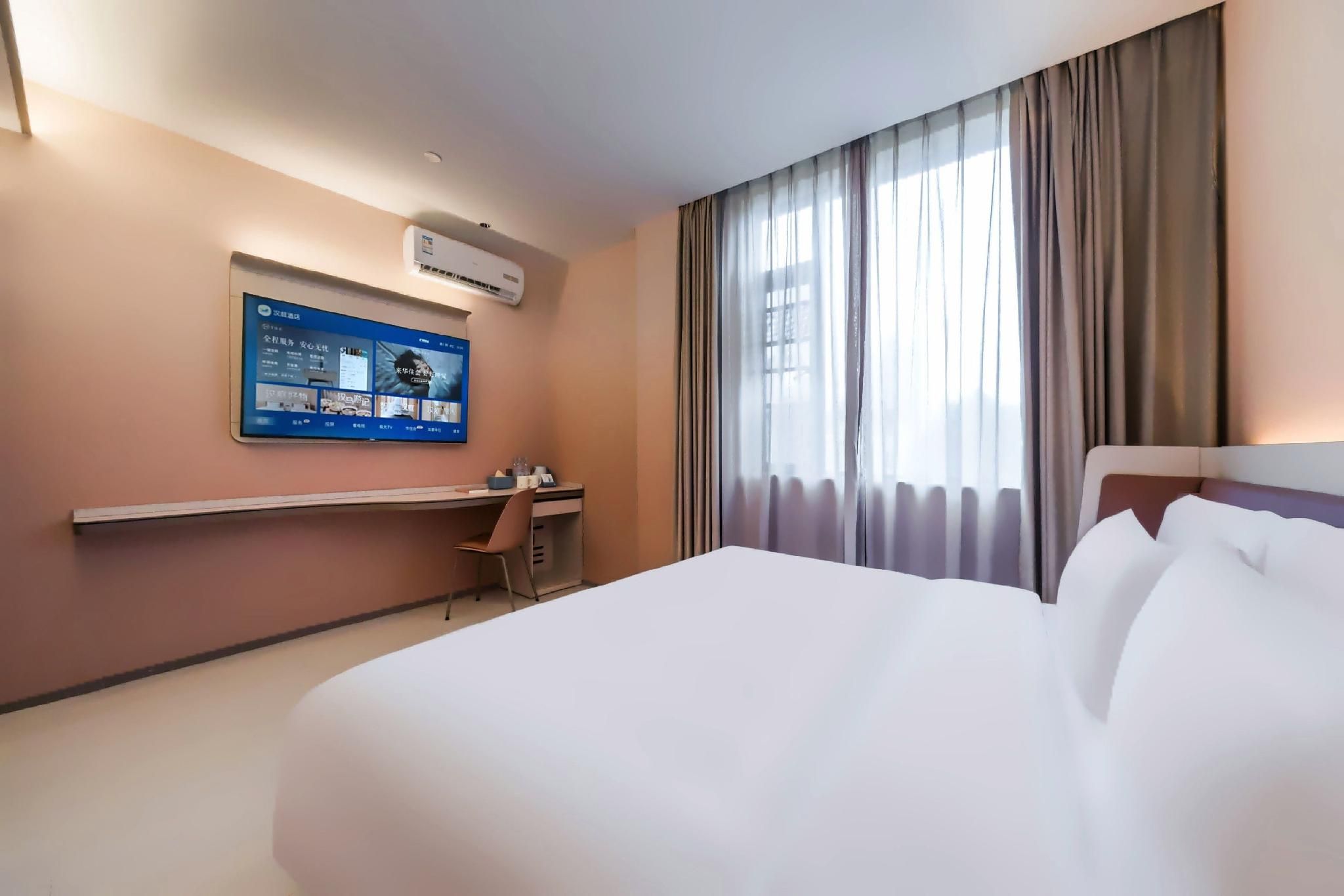 Hotel Queen Room