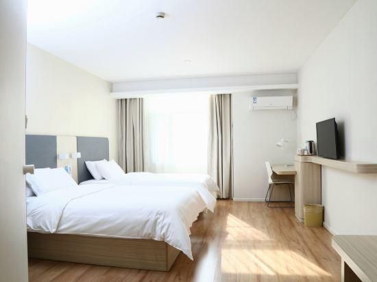 Twin Bed Room