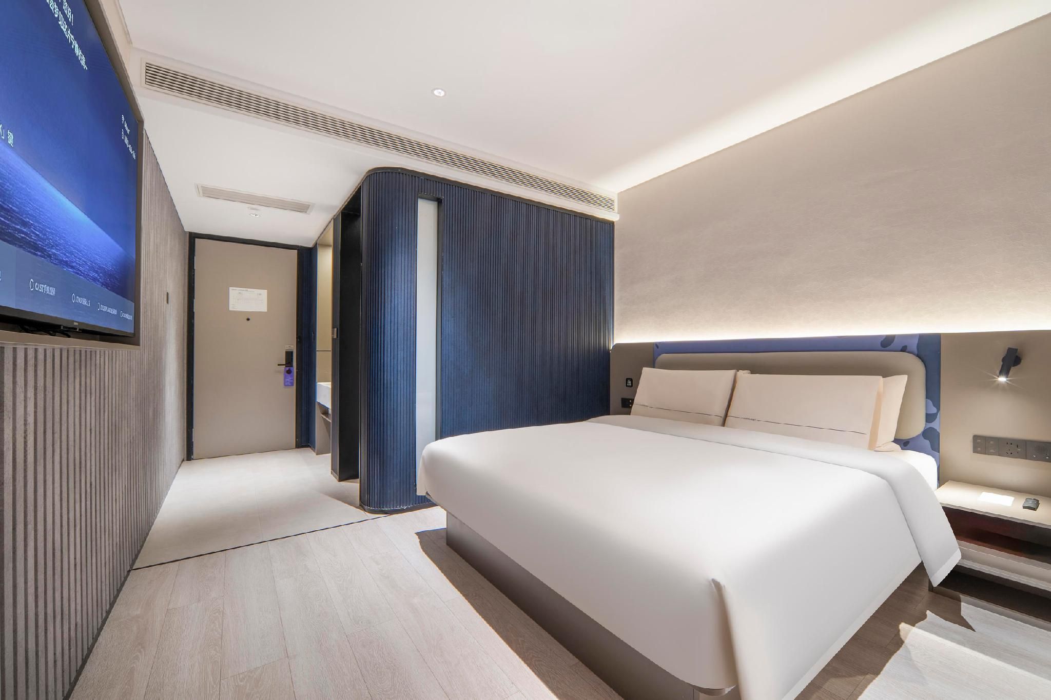 Comfort Queen Room