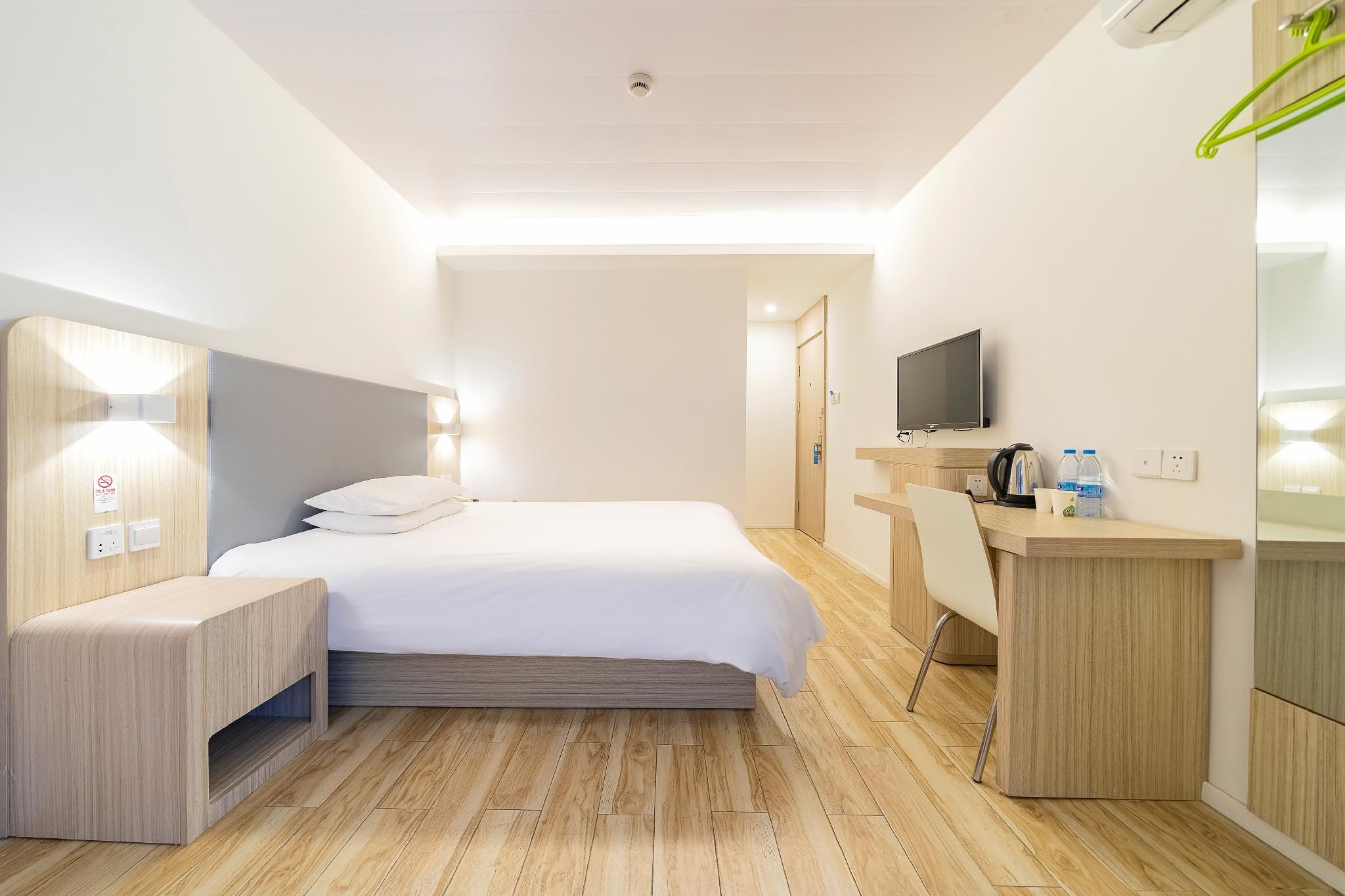 Huazhu - Room With Bed