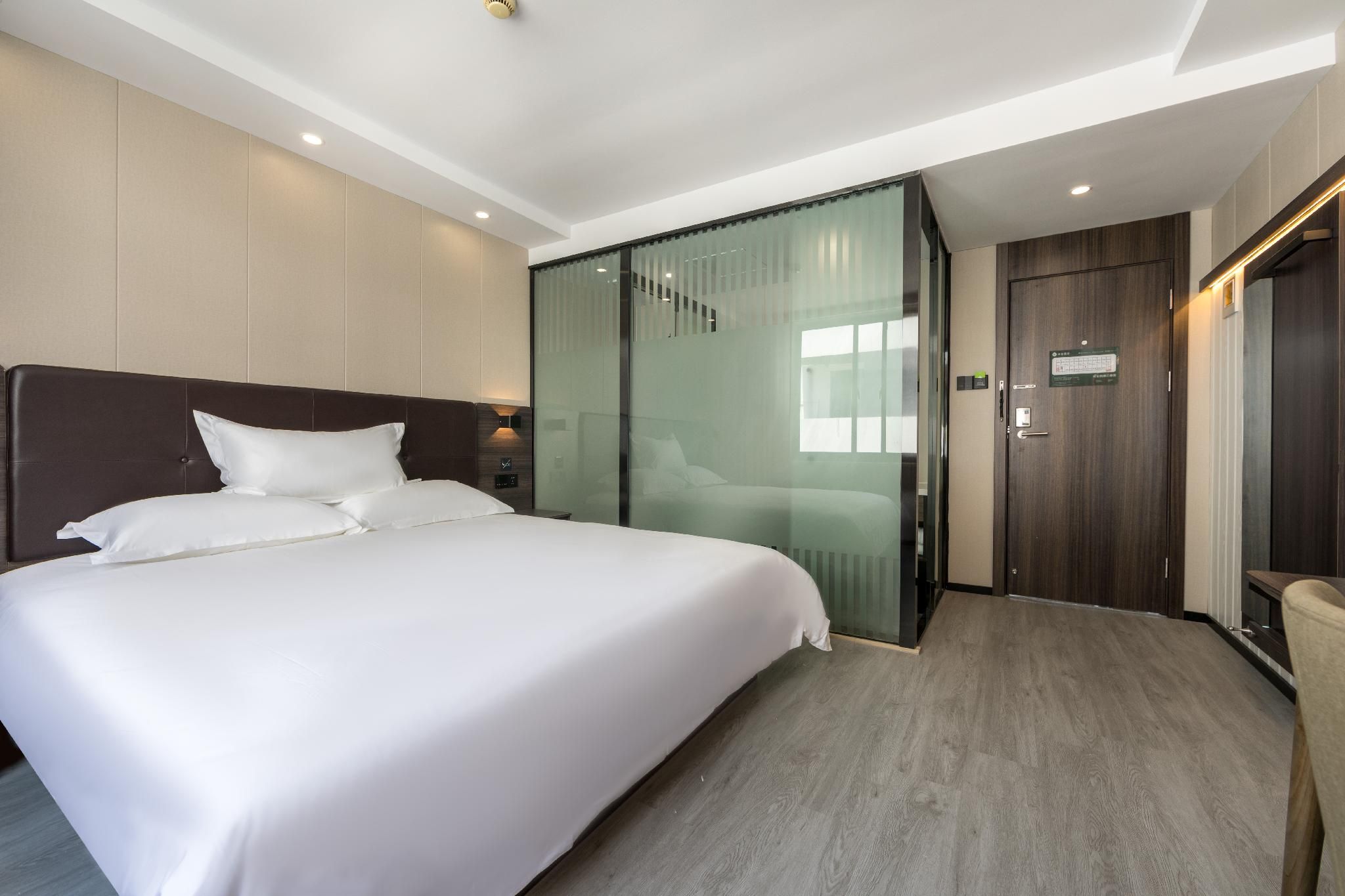 Huazhu - Room With Bed