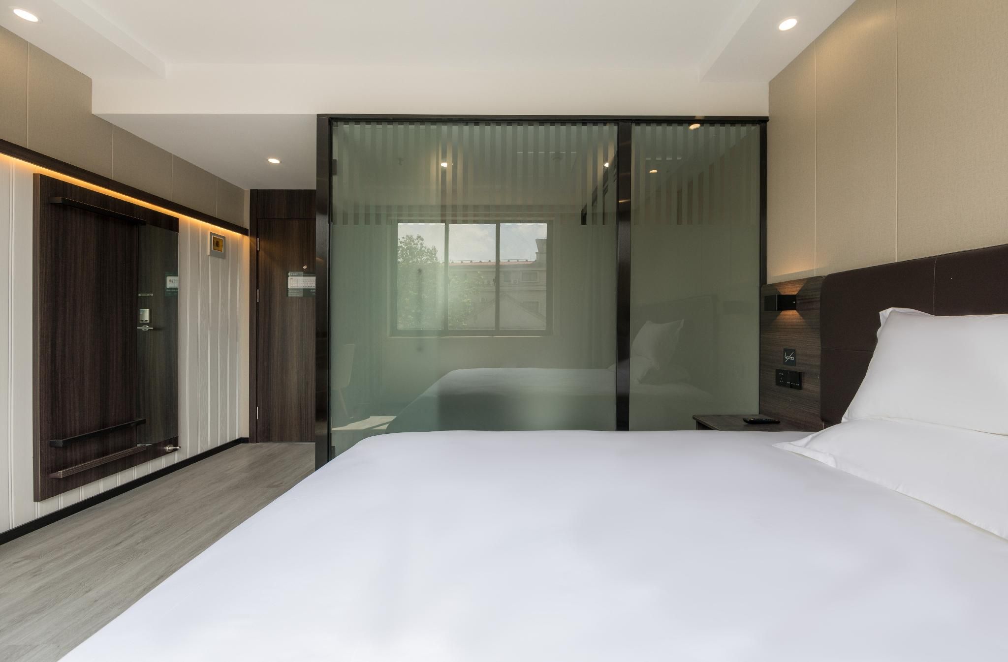 Huazhu - Superior BedRoom