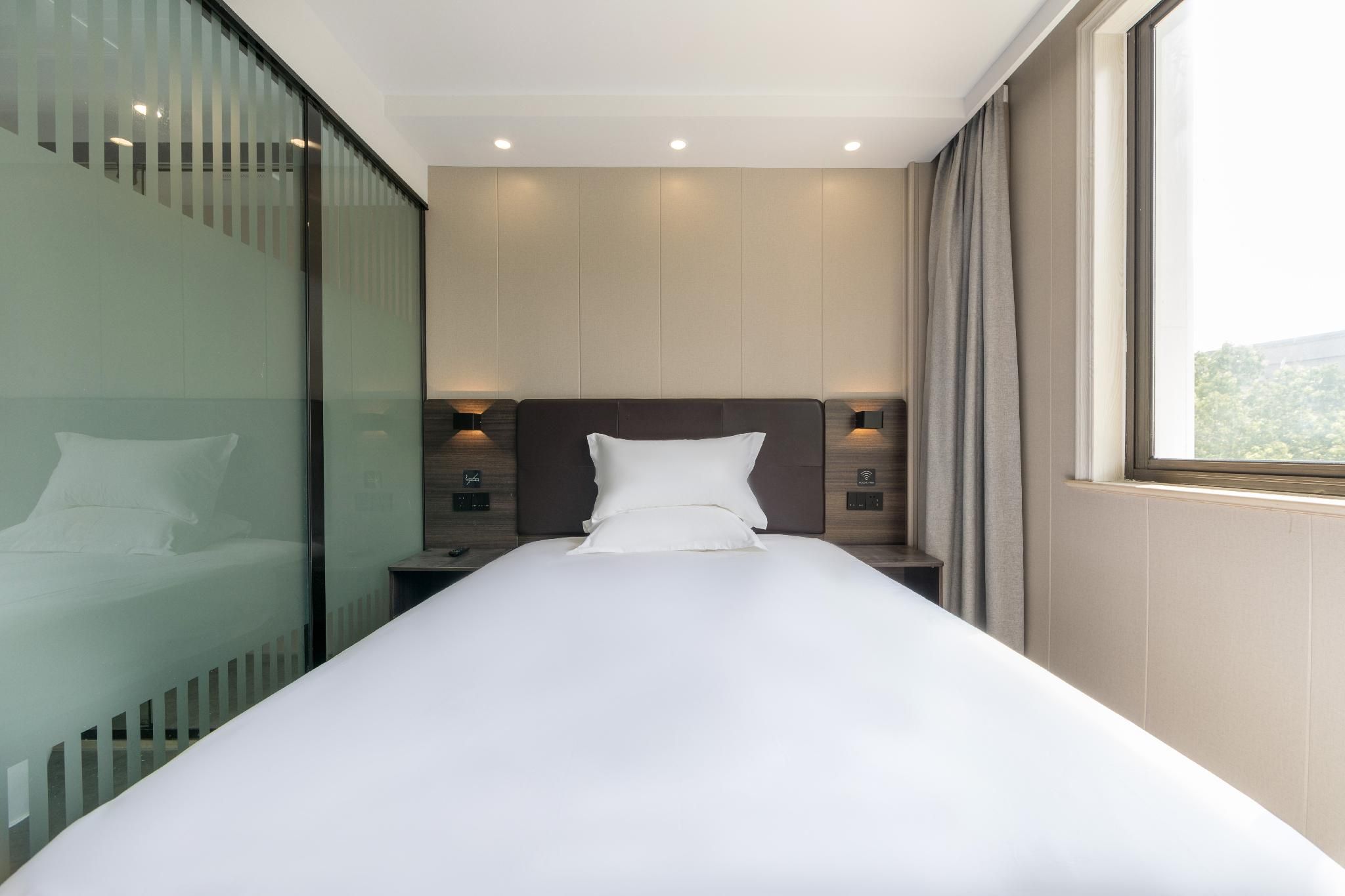 Huazhu - Superior BedRoom
