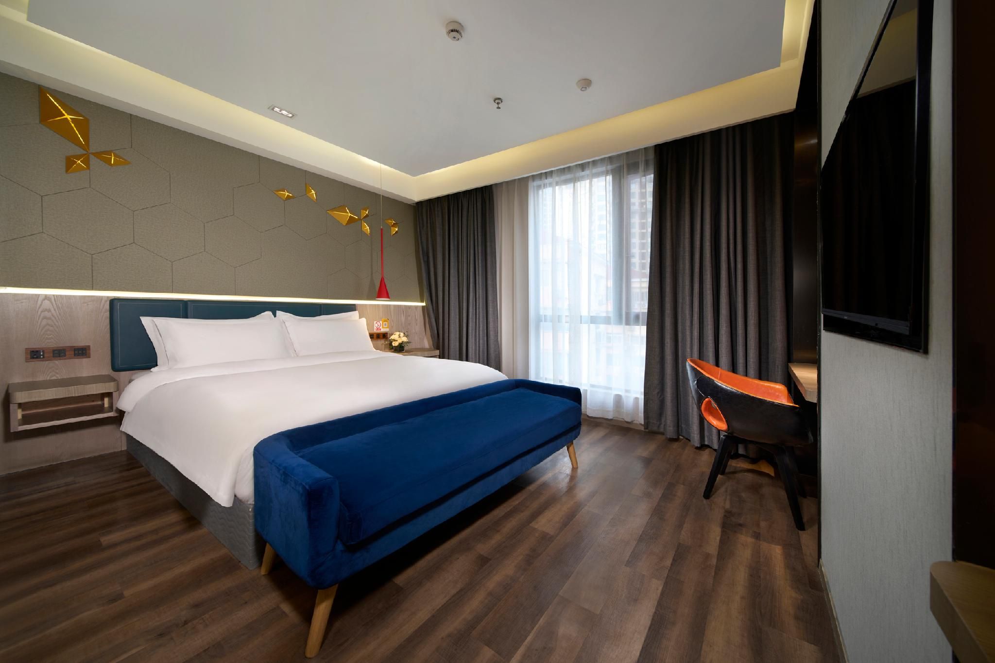 Premier Queen Room
