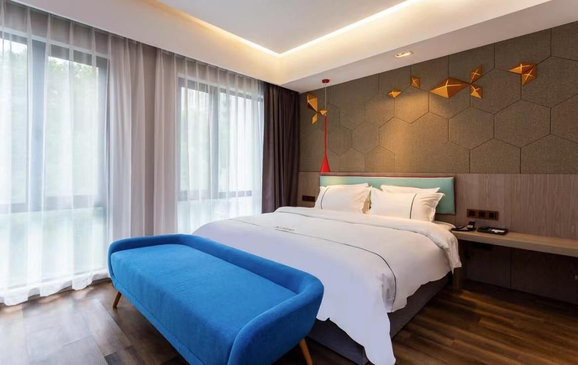 Premier Queen Room