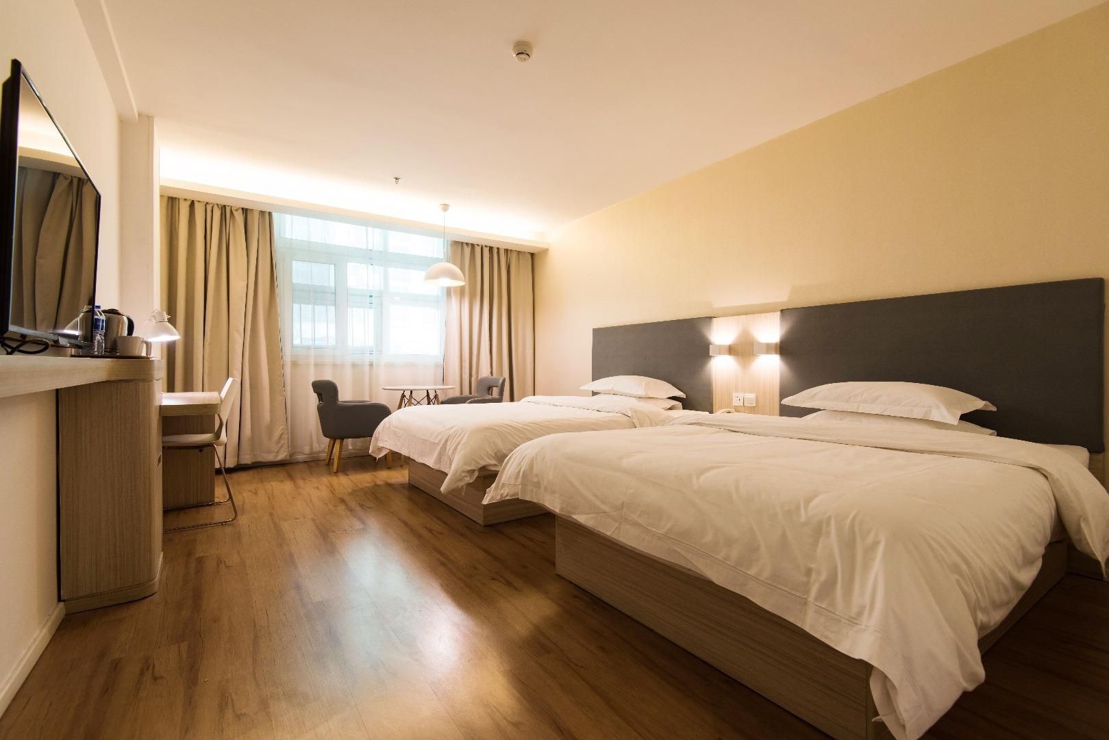 Huazhu - Room With Bed