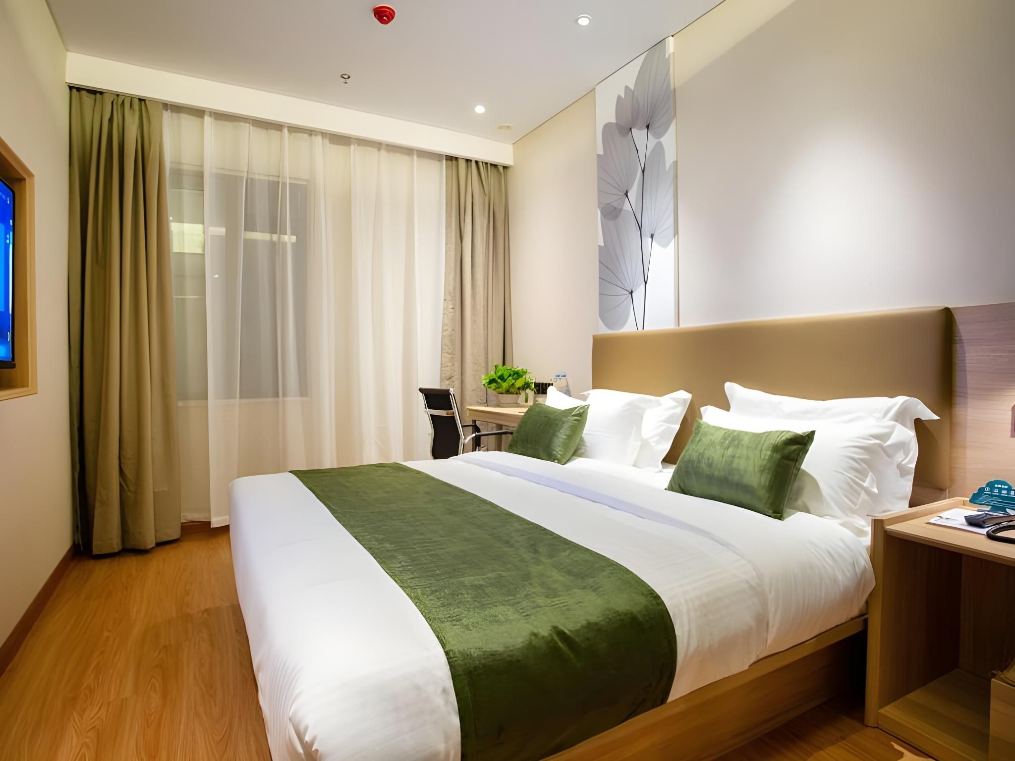 Hotel Queen Room