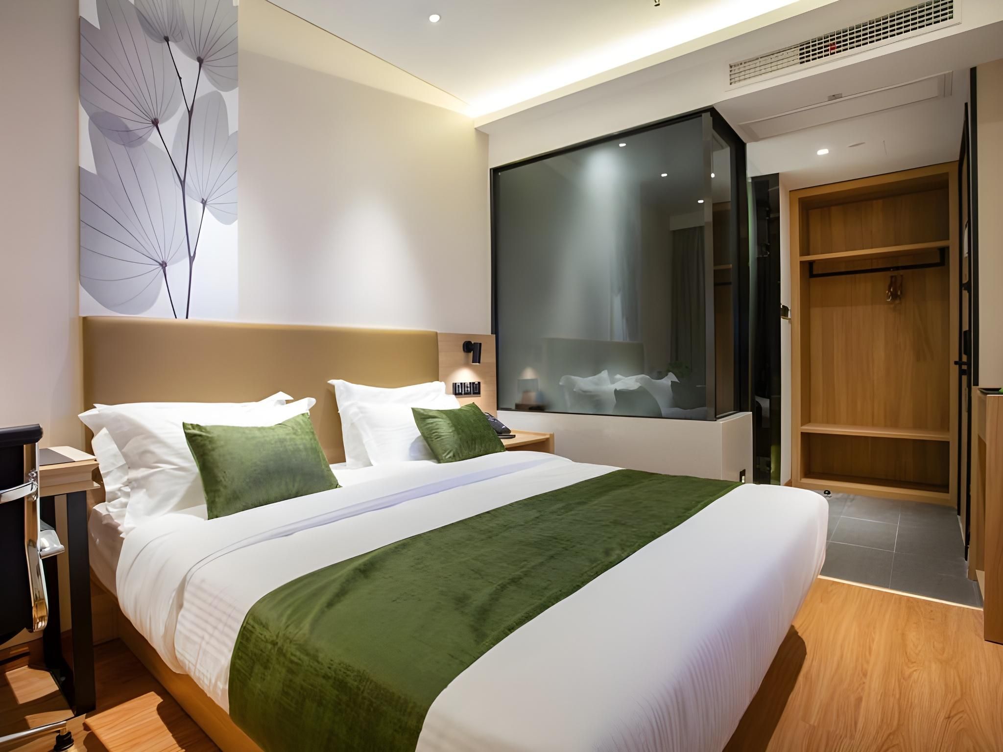 Hotel Queen Room