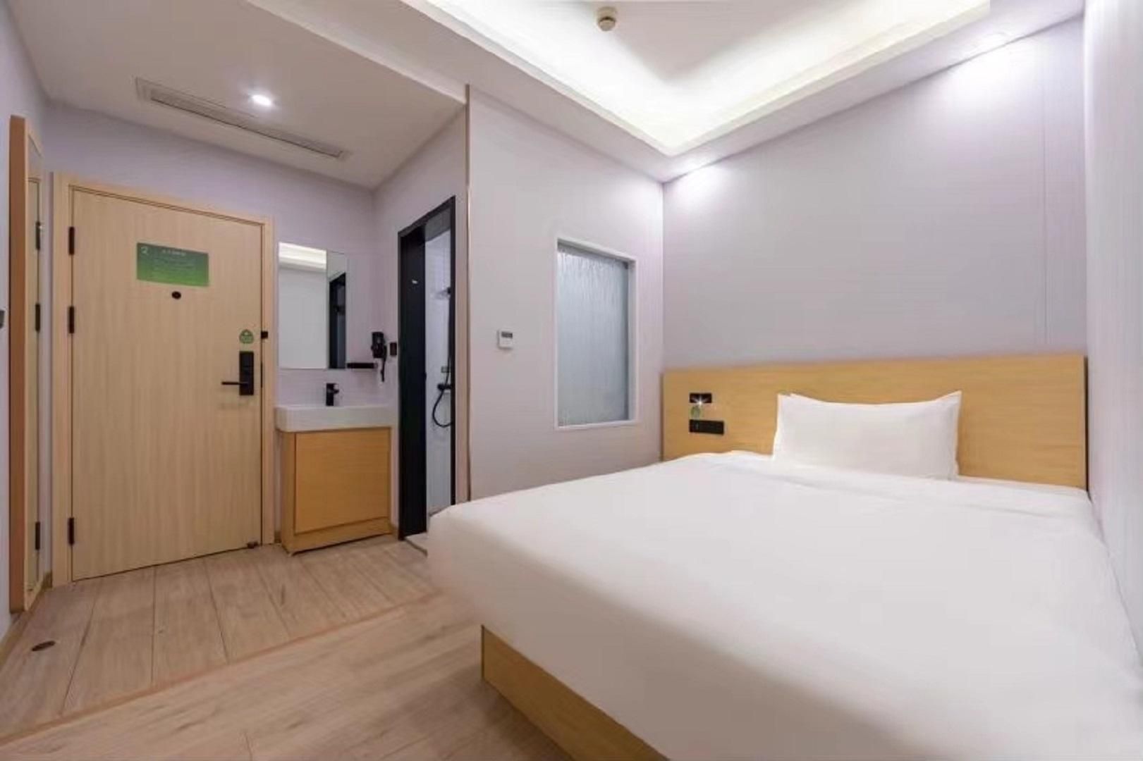 Huazhu - Room With Bed