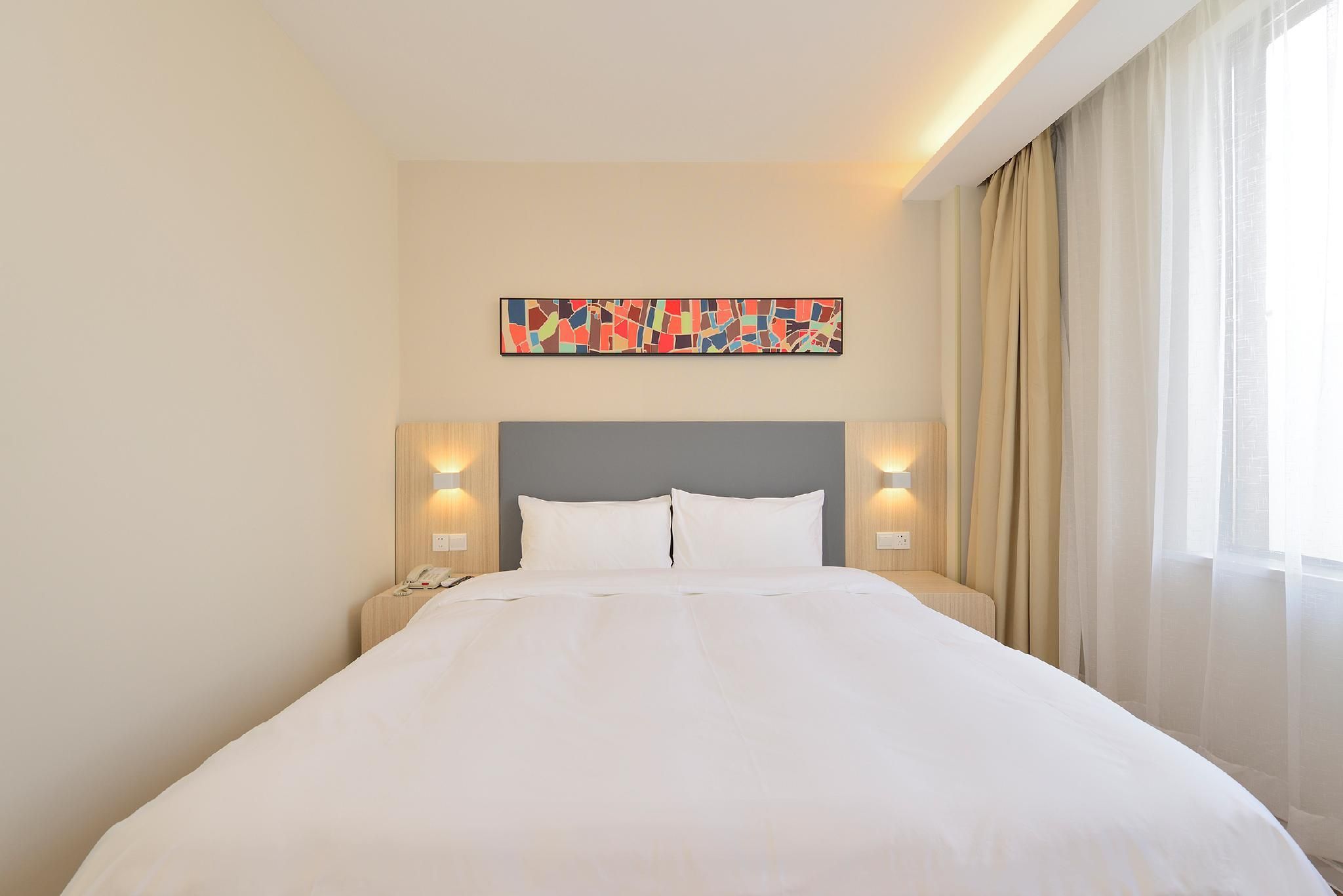 Huazhu - Room With Bed
