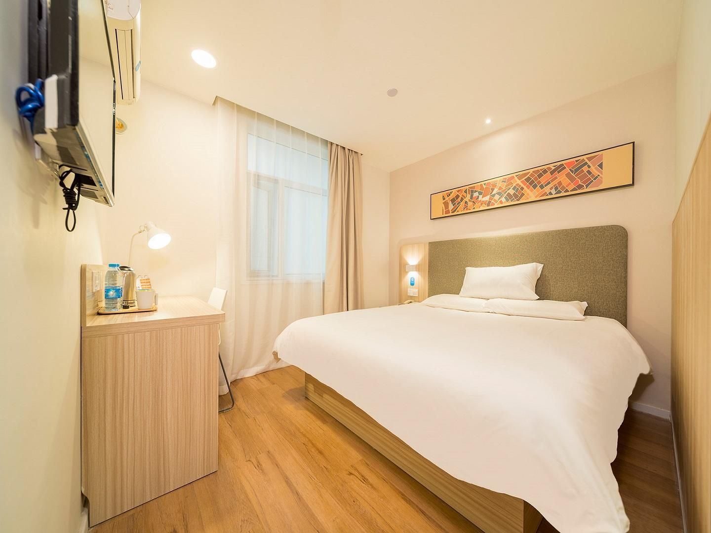 Huazhu - Room With Bed