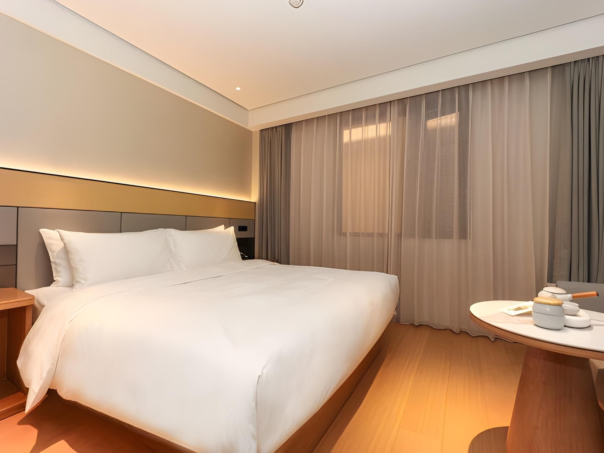 Huazhu - Room With Bed