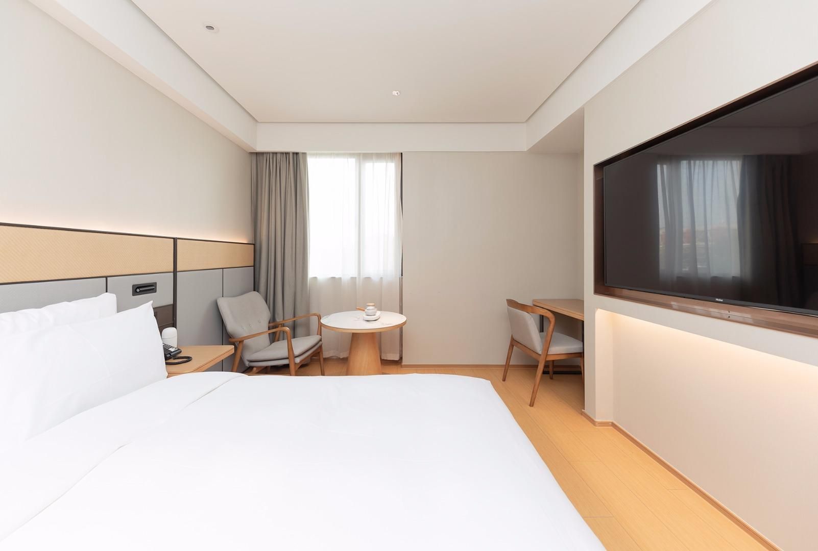 Huazhu - Room With Bed
