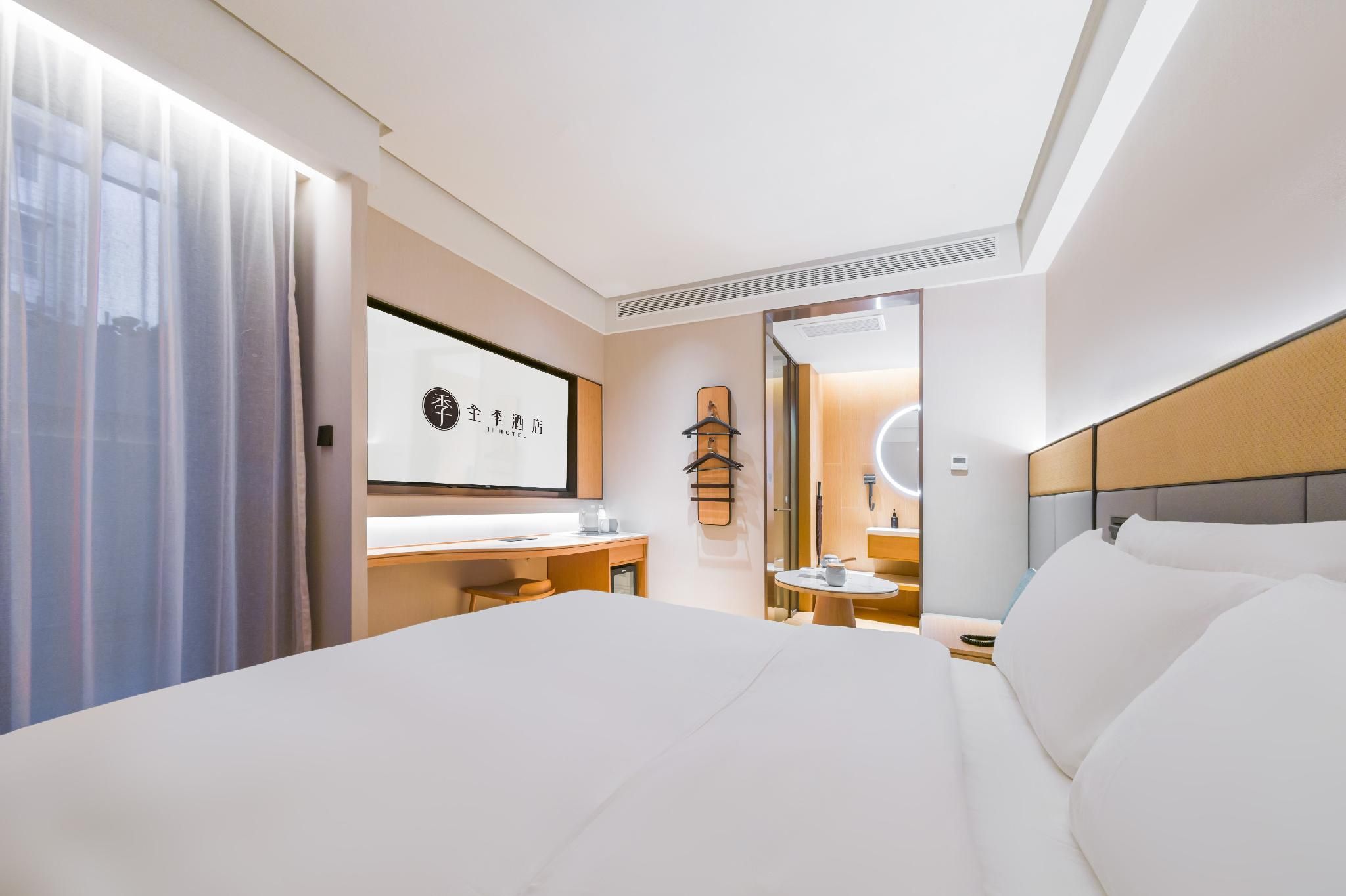 Annex Queen Room
