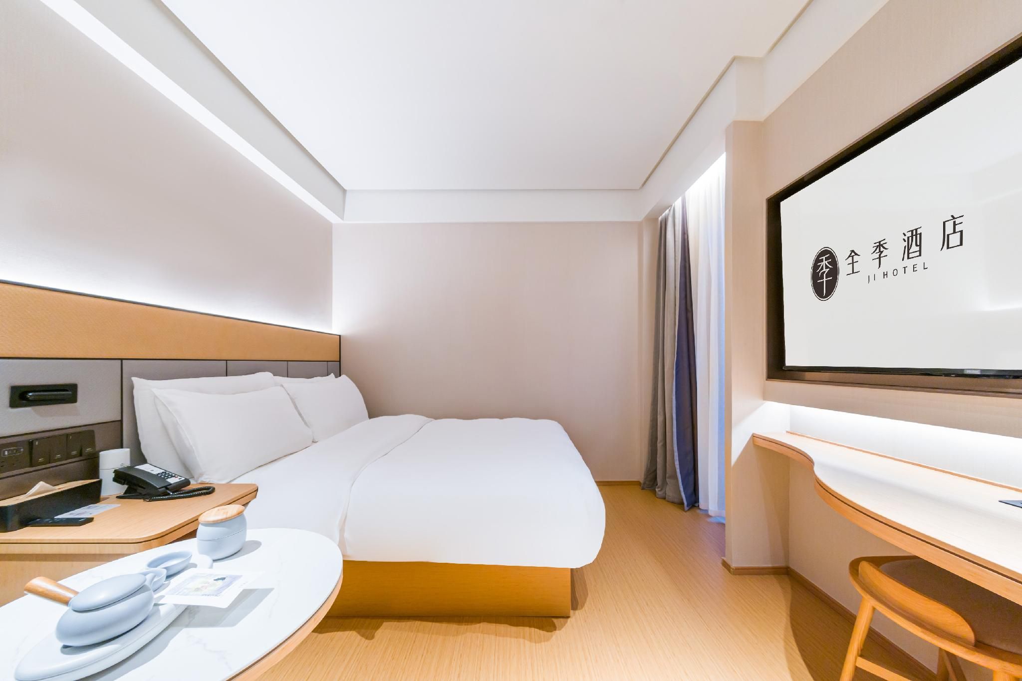 Annex Queen Room