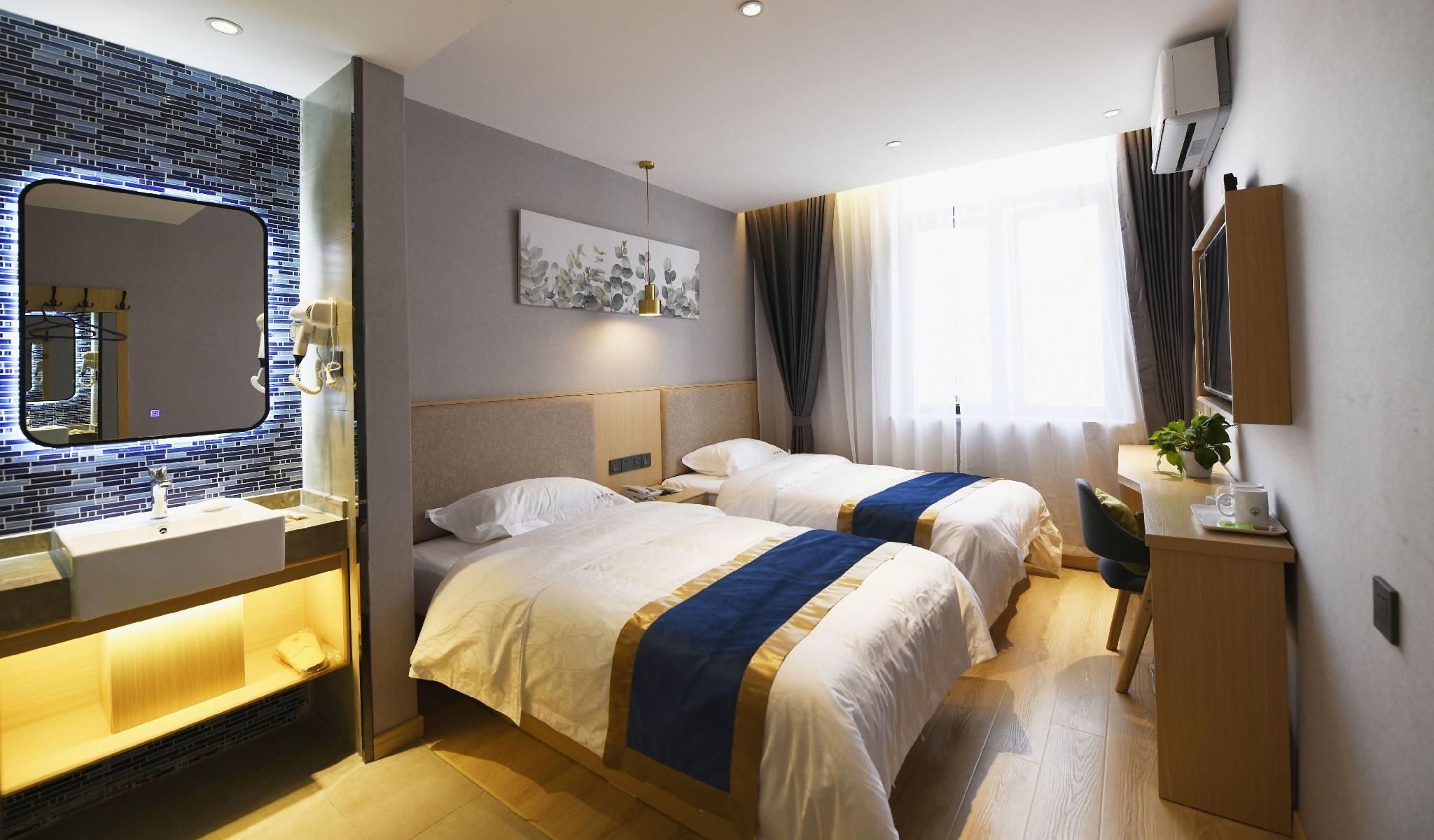 Shell Hotel Shanghai Normal University Hongcao Road Metro Station Guiping Road Twin Bussiness Room