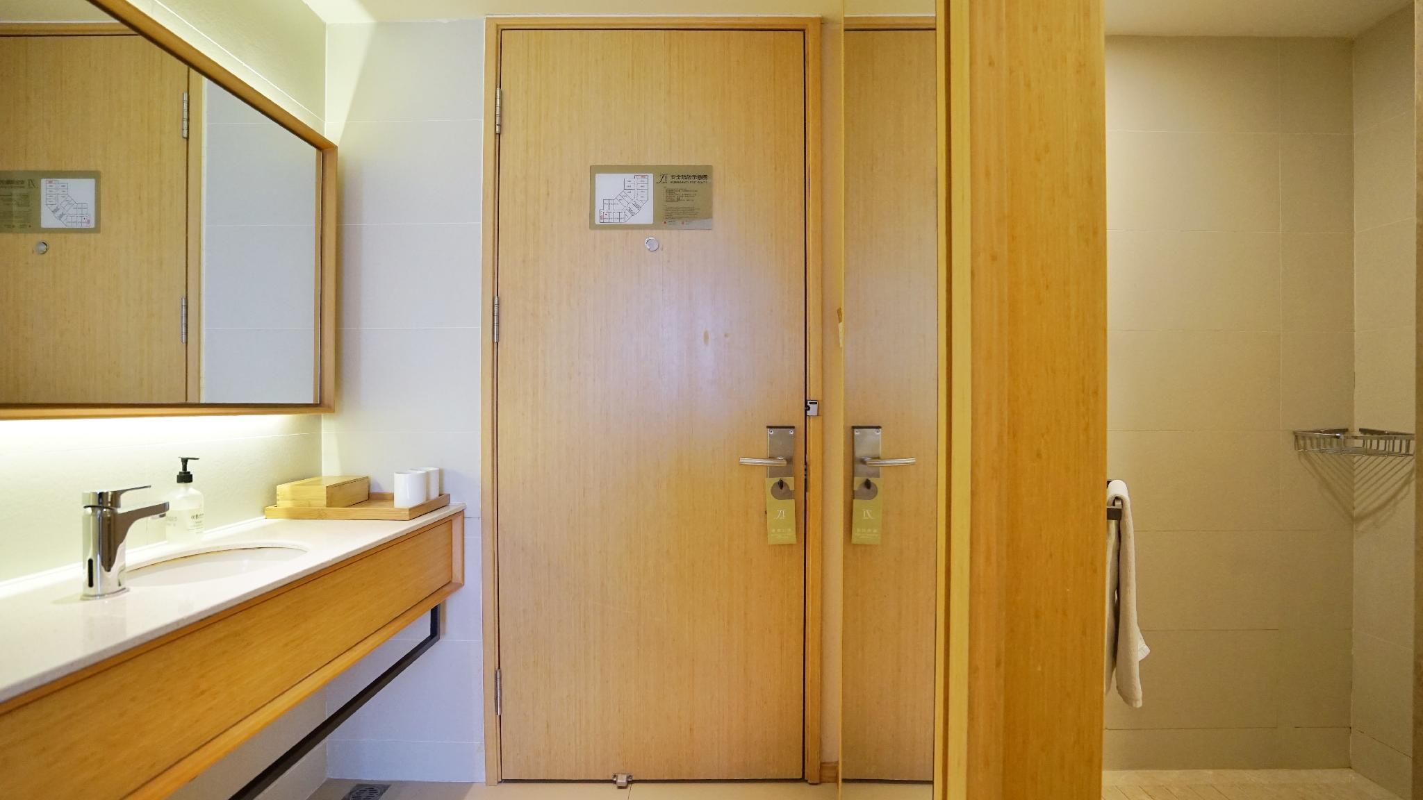 Hotel Queen Room