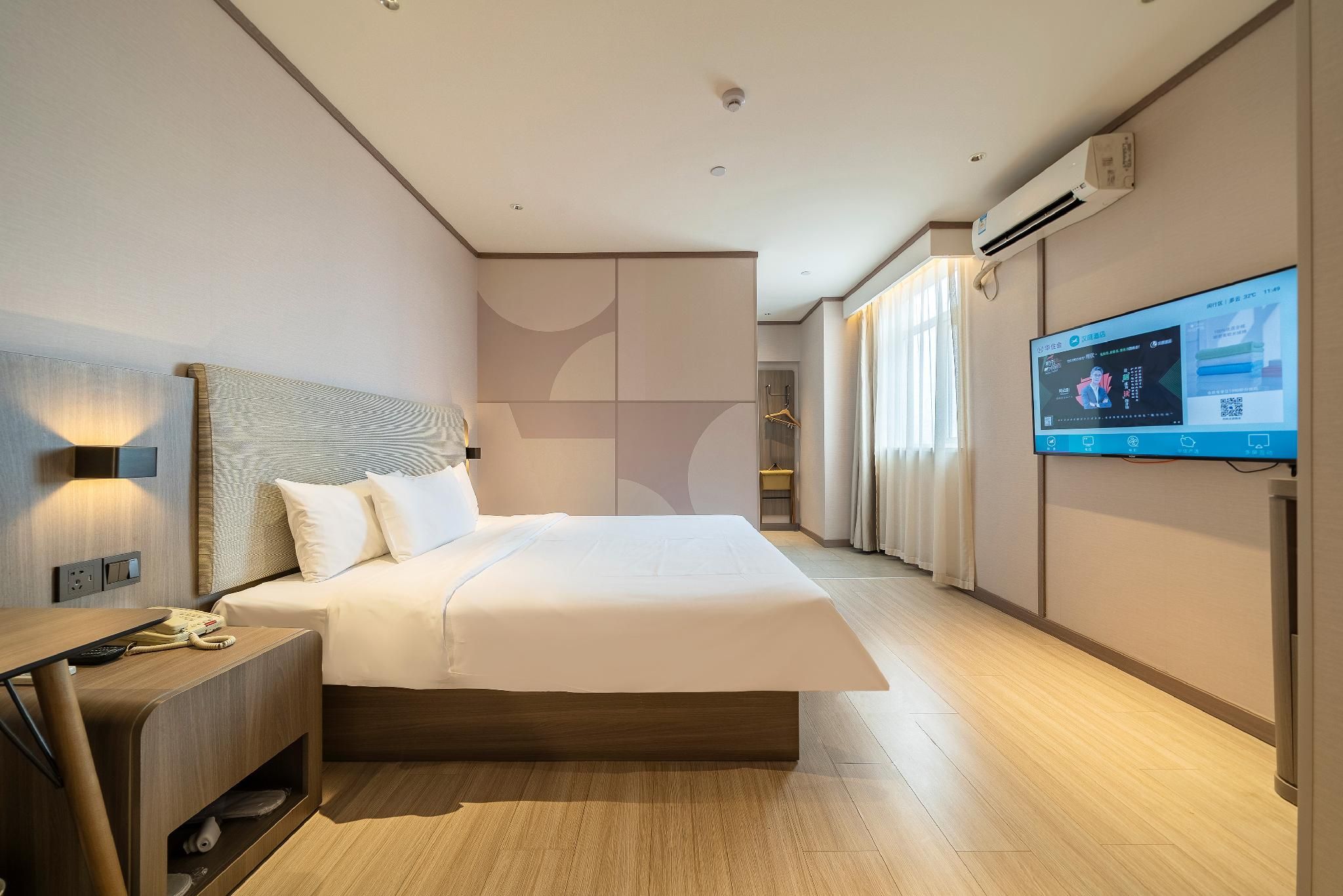Queen Superior Room
