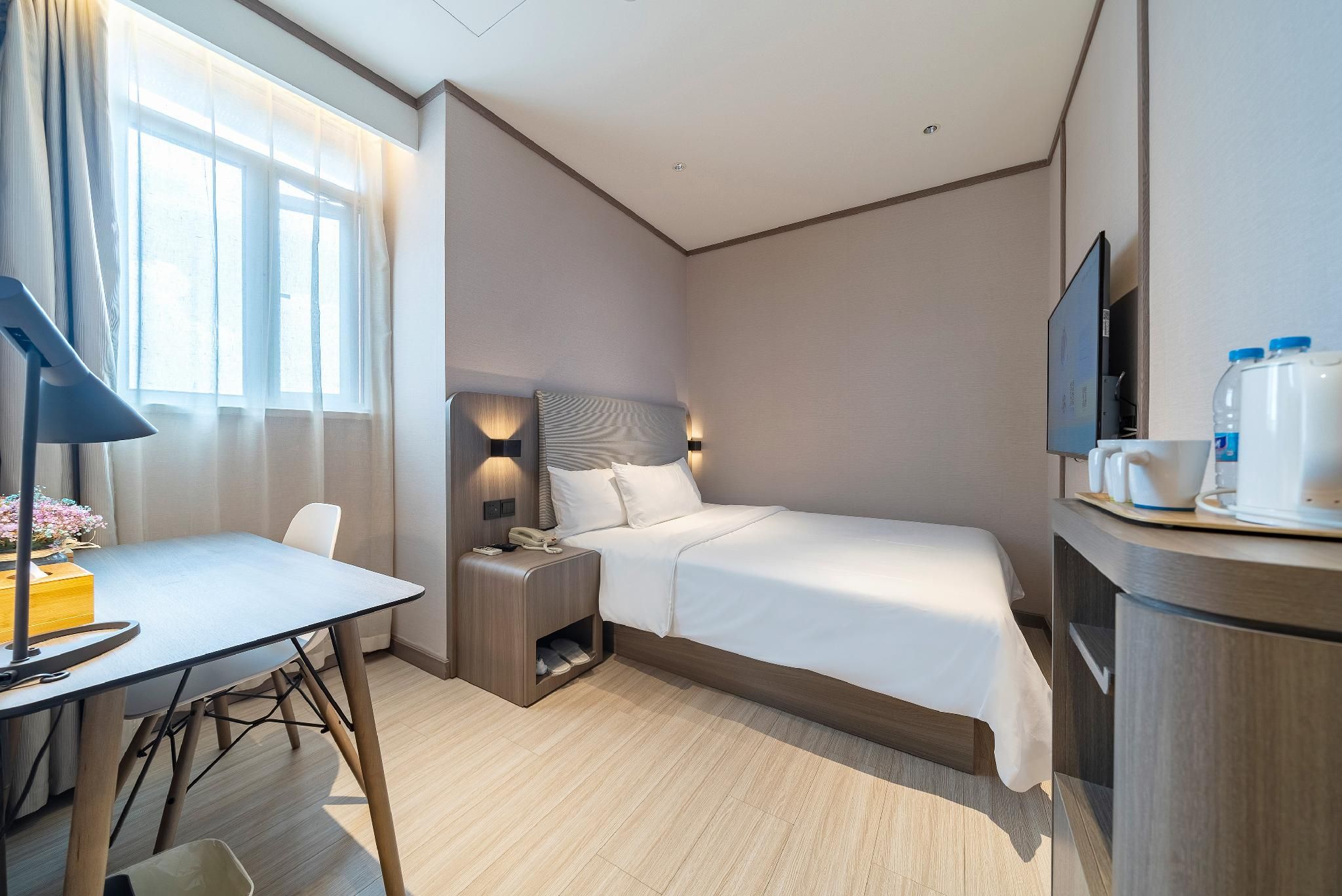 Queen Room A
